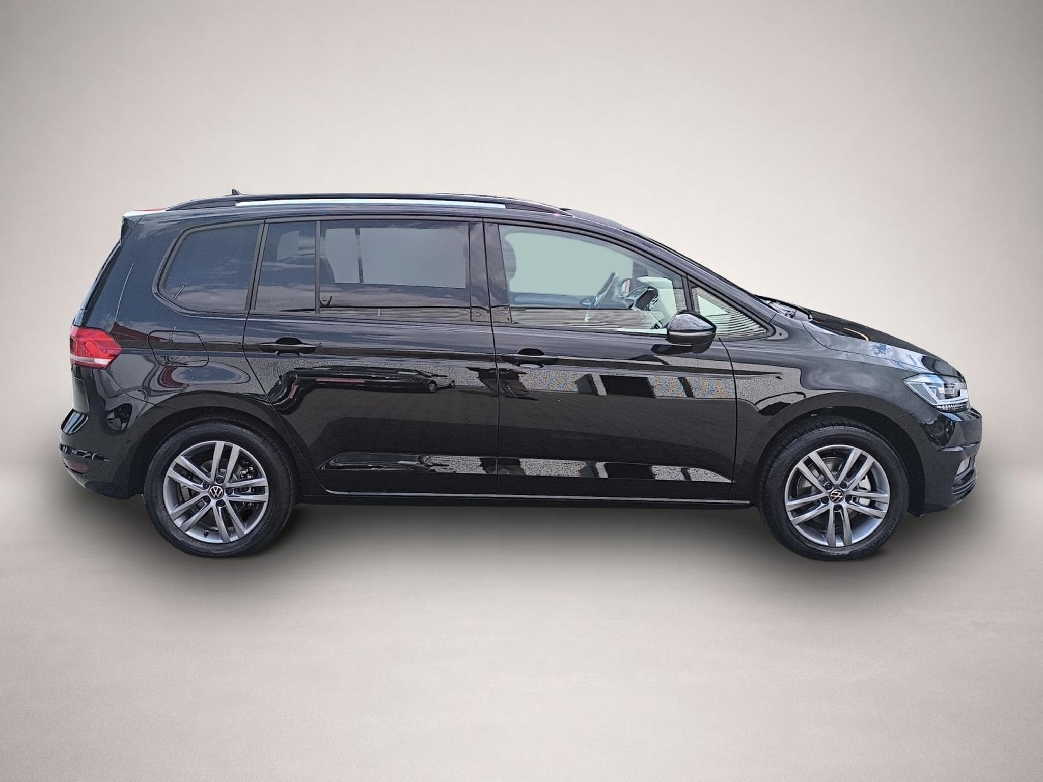 VW Touran (2025) - Photo 8