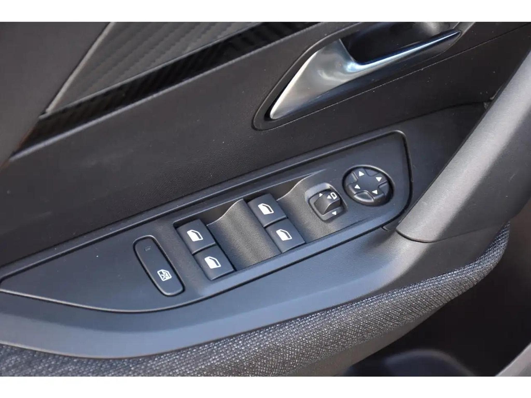 Peugeot 2008 (2025) - Photo 17