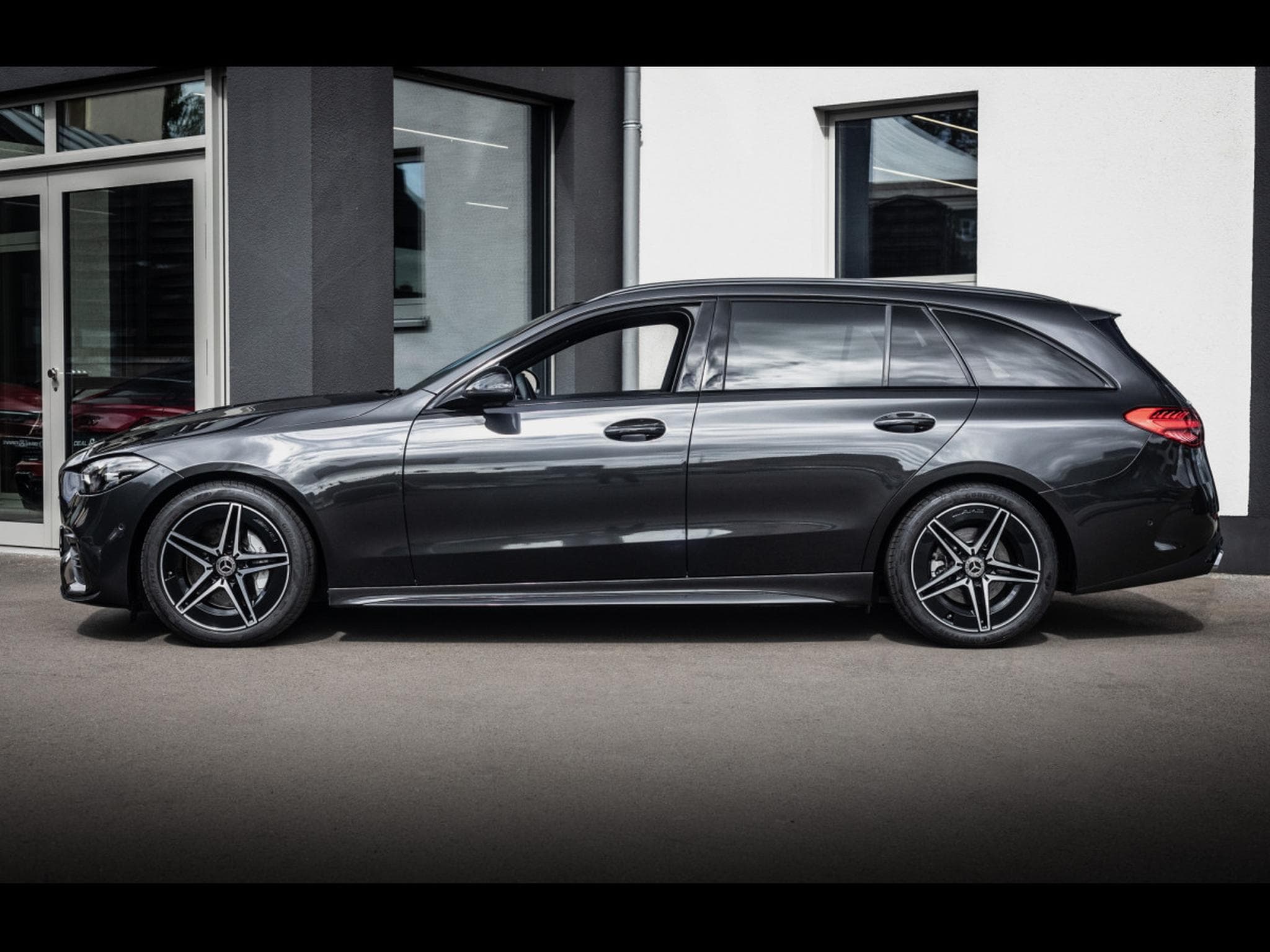 Mercedes C 220 D T-MODELL PACK AMG-LINE – GRAPHITE GREY (2022) - Photo 2