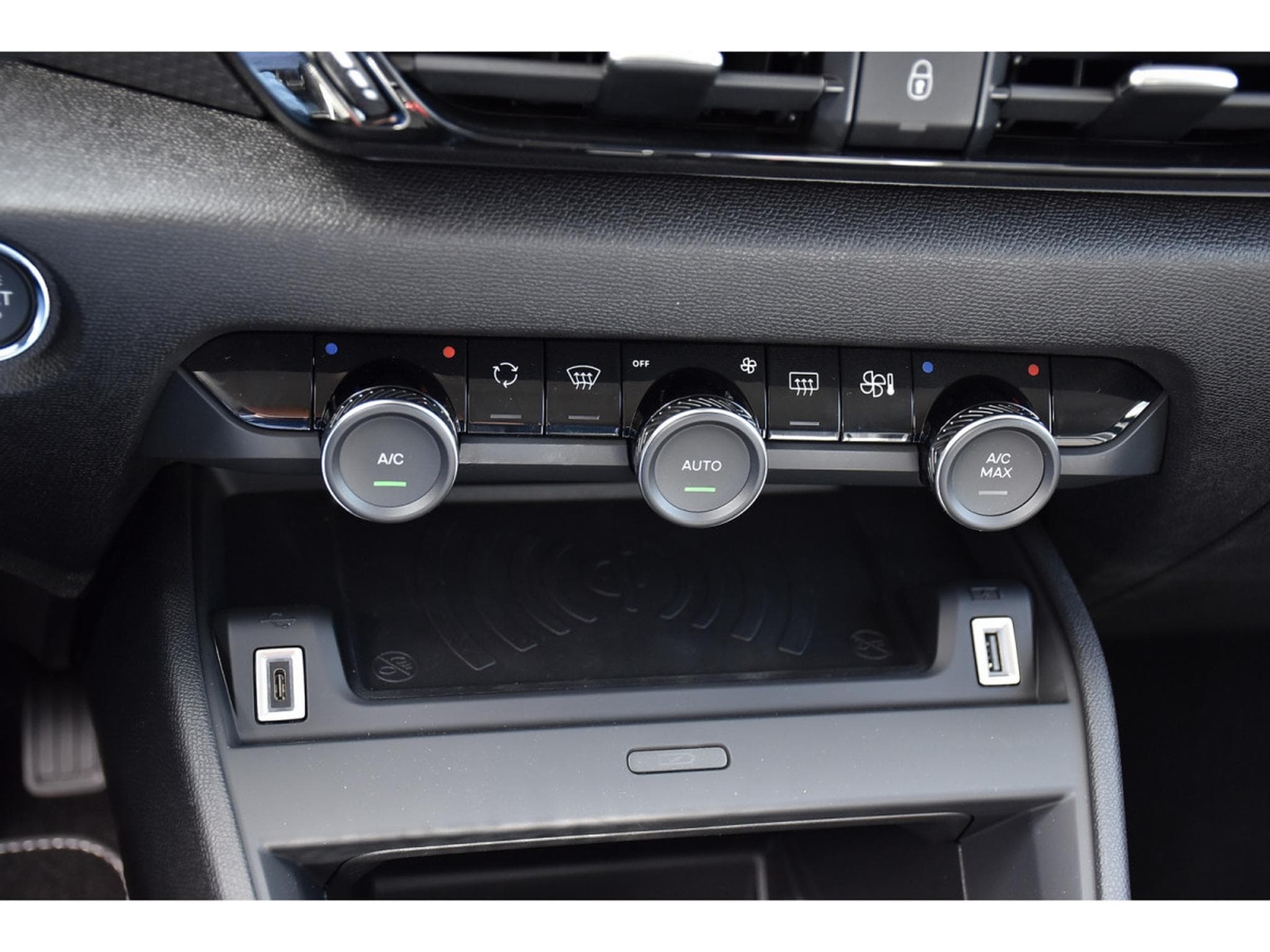 Citroën C4 1.2 MHEV MAX e-DCS6 ACC SIDE LANE HUD CAM360 1° MAIN (2025) - Photo 20