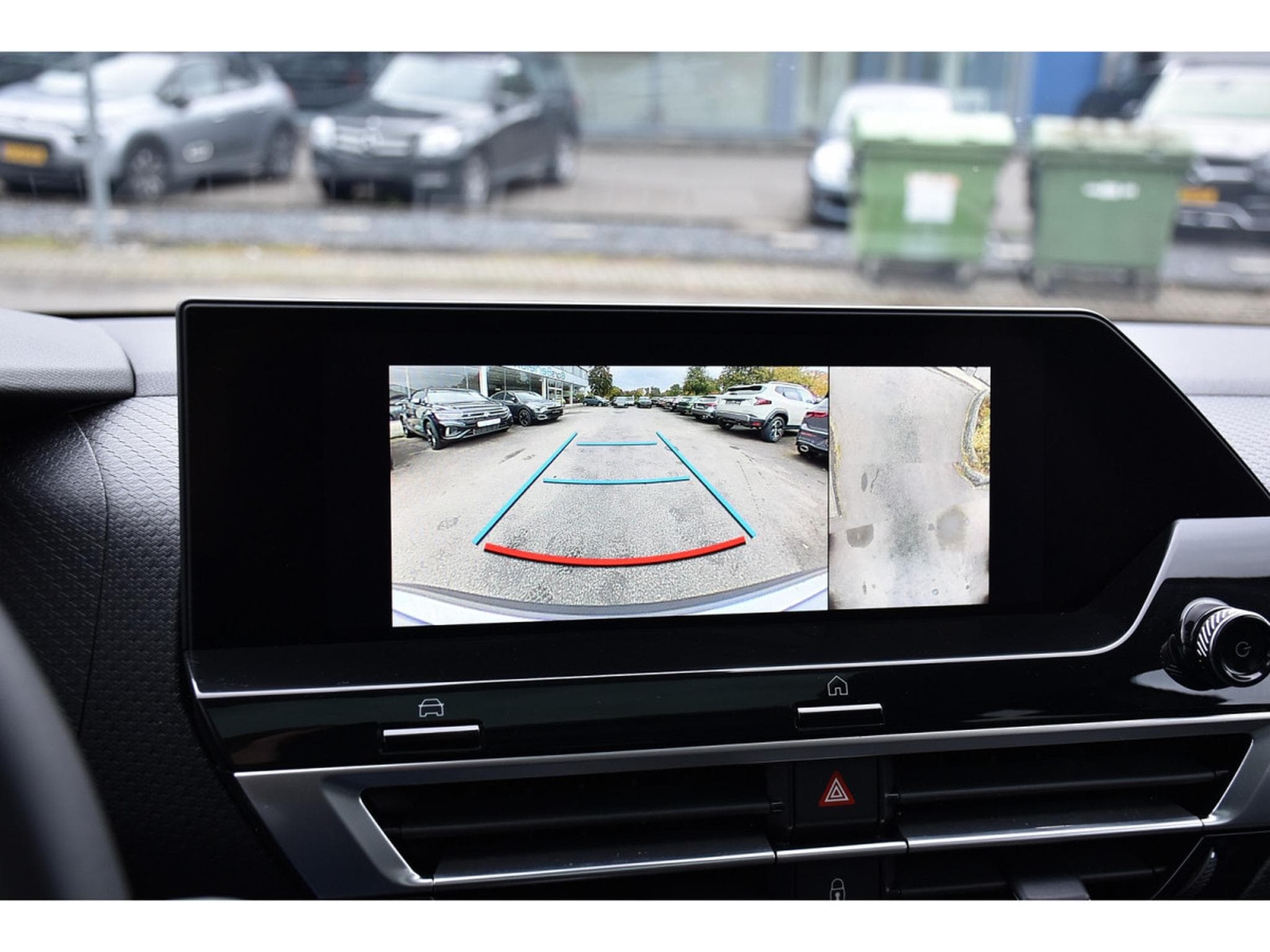 Citroën C4 1.2 PureTech 130 MAX CUIR TO HUD GPS LANE SIDE CAM360 1°MAIN (2024) - Photo 17