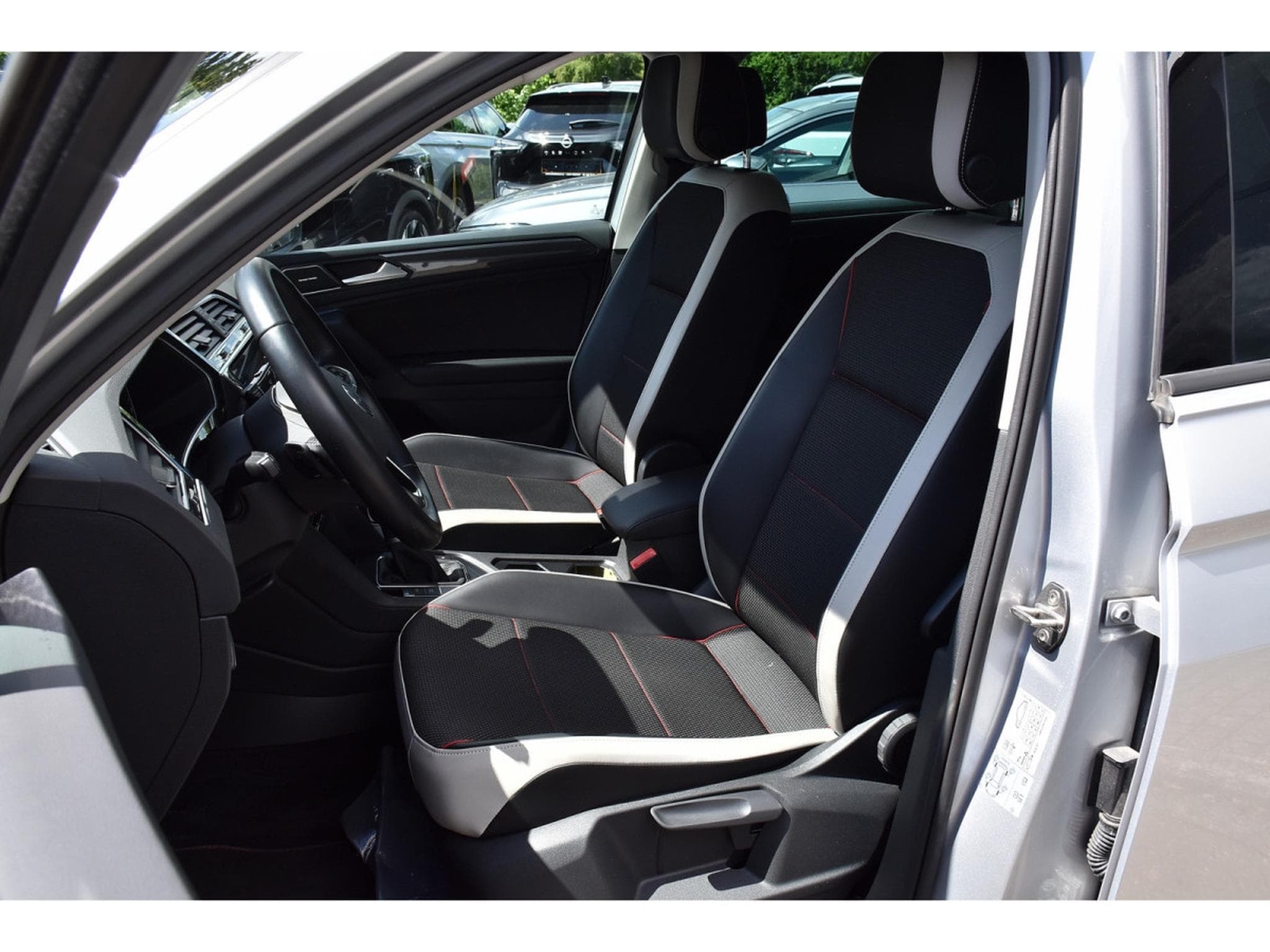 VW Tiguan 1.5 TSI Life DSG ACC TRAVEL SIDE HUD HARMAN ATT RMQ 1° MAIN (2022) - Photo 6