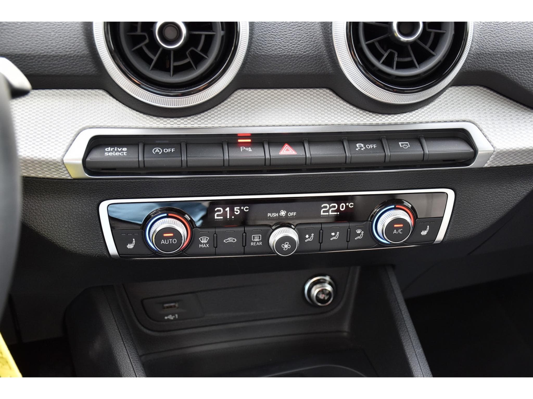 Audi Q2 30 TDI Advanced S-Tronic CUIR GPS LANE LED CAM 1° MAIN (2023) - Photo 18