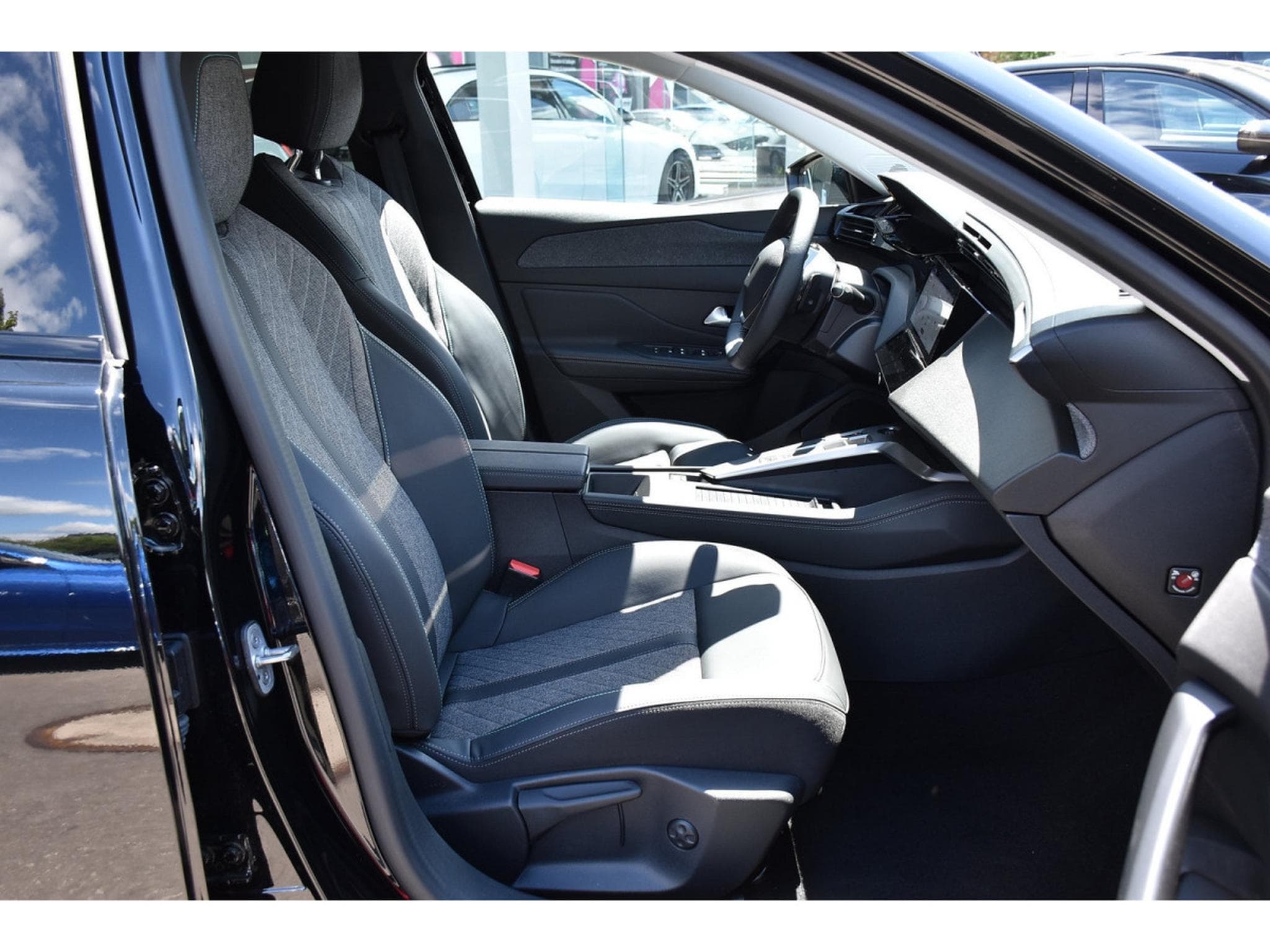 Peugeot 408 1.2 PureTech Allure EAT8 SG CHFF LANE CAM360 JA19 1° MAIN (2024) - Photo 7