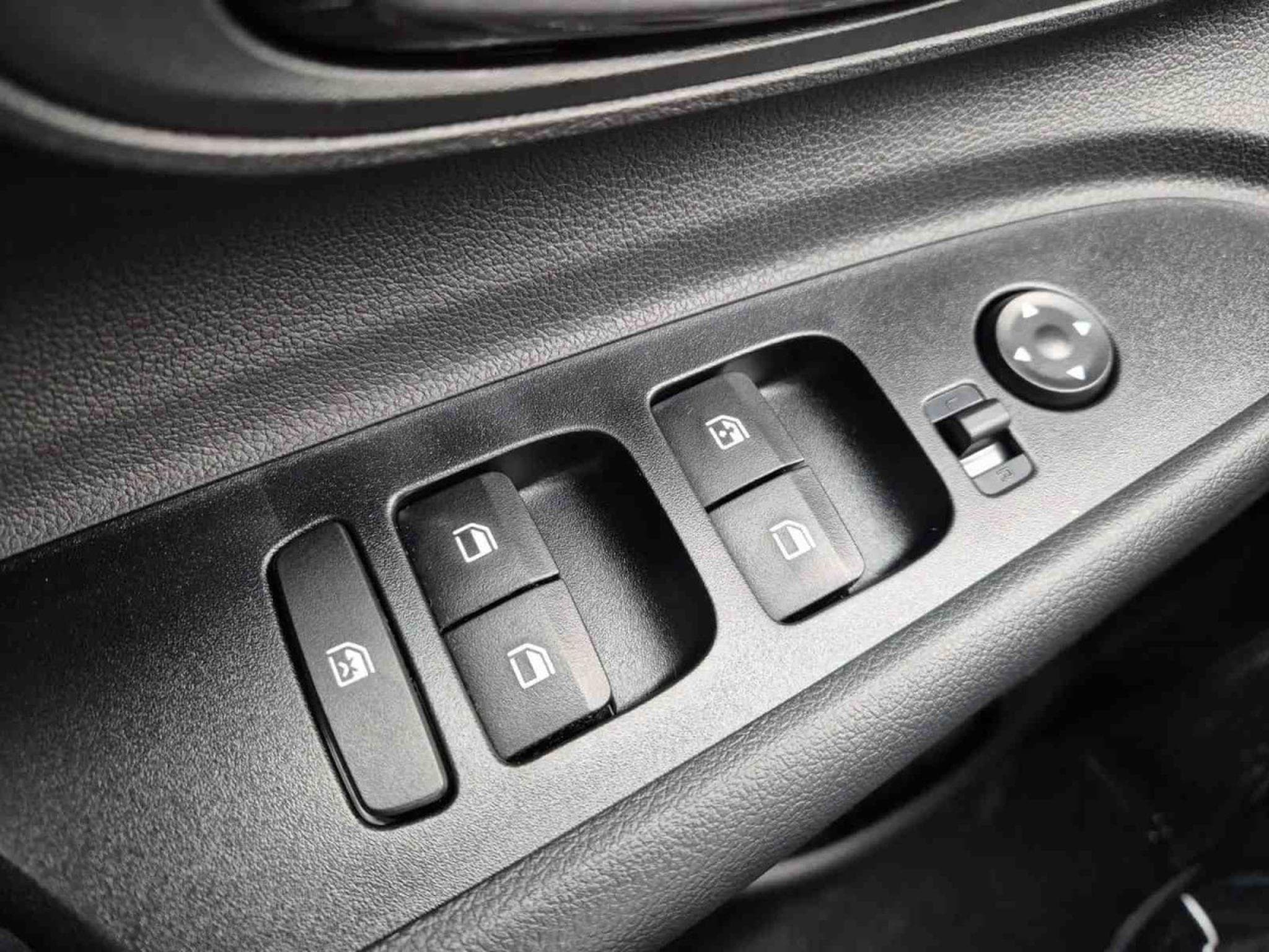 Hyundai i20 1.0T-GDI 90 AT Trend (2026) - Photo 10