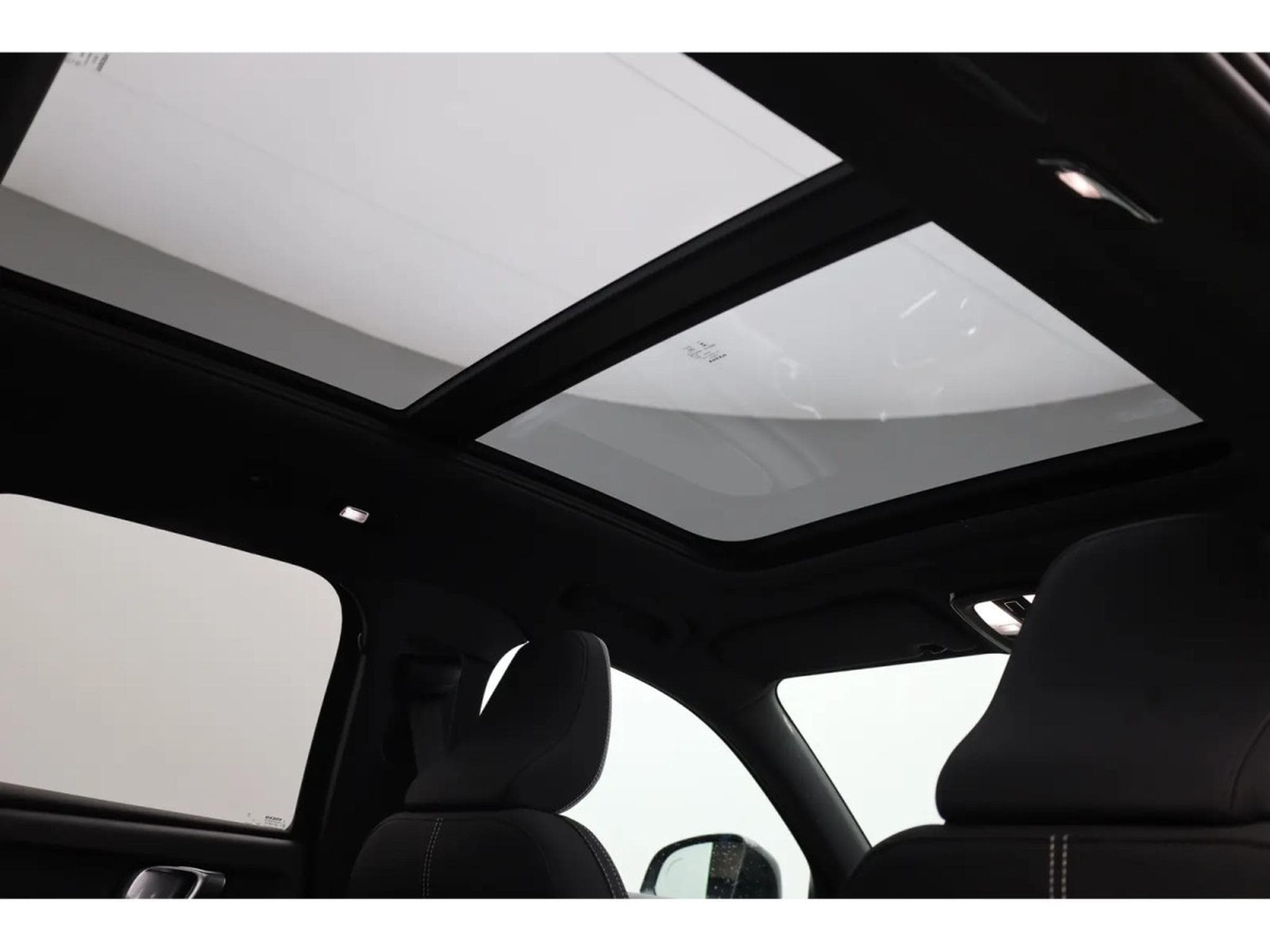 Volvo XC40 2.0 B4 MHD 197  Black Edition (2026) - Photo 10