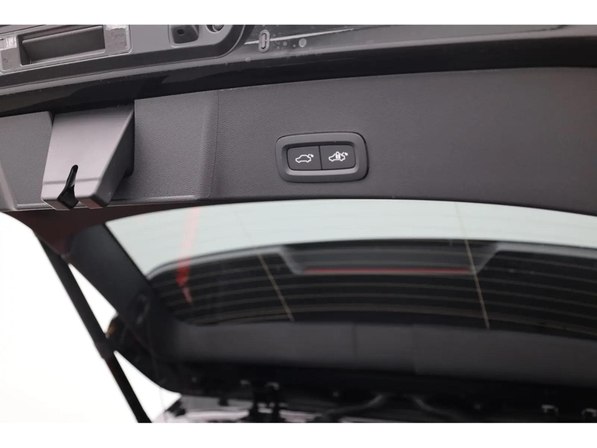 Volvo XC40 2.0 B4 MHD 197  Black Edition (2026) - Photo 12