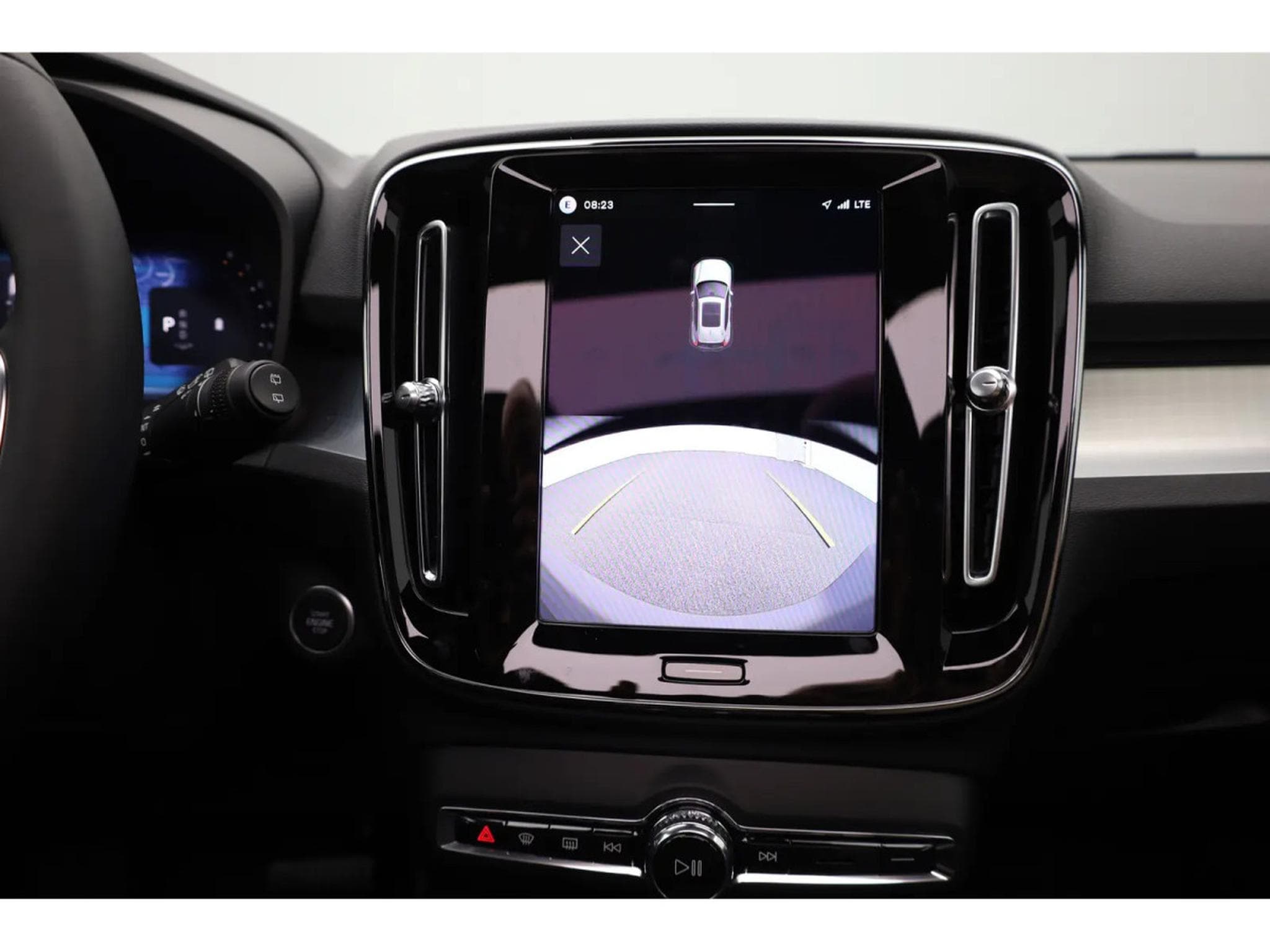Volvo XC40 2.0 B4 MHD 197  Black Edition (2026) - Photo 23