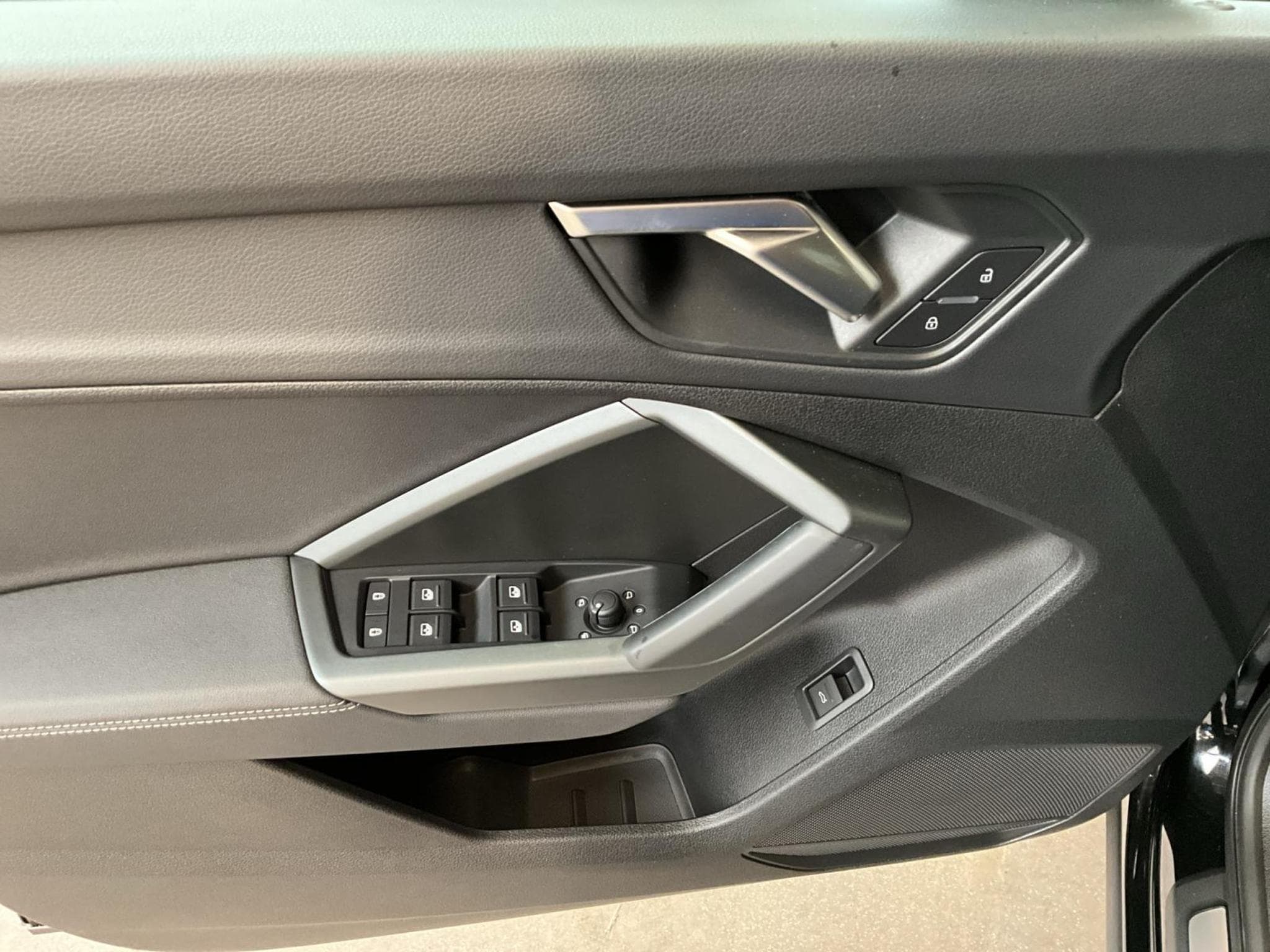 Audi Q3 SB+s-line+35TFSI+S-Tronic+P.Premium+Black-Style (2025) - Photo 14