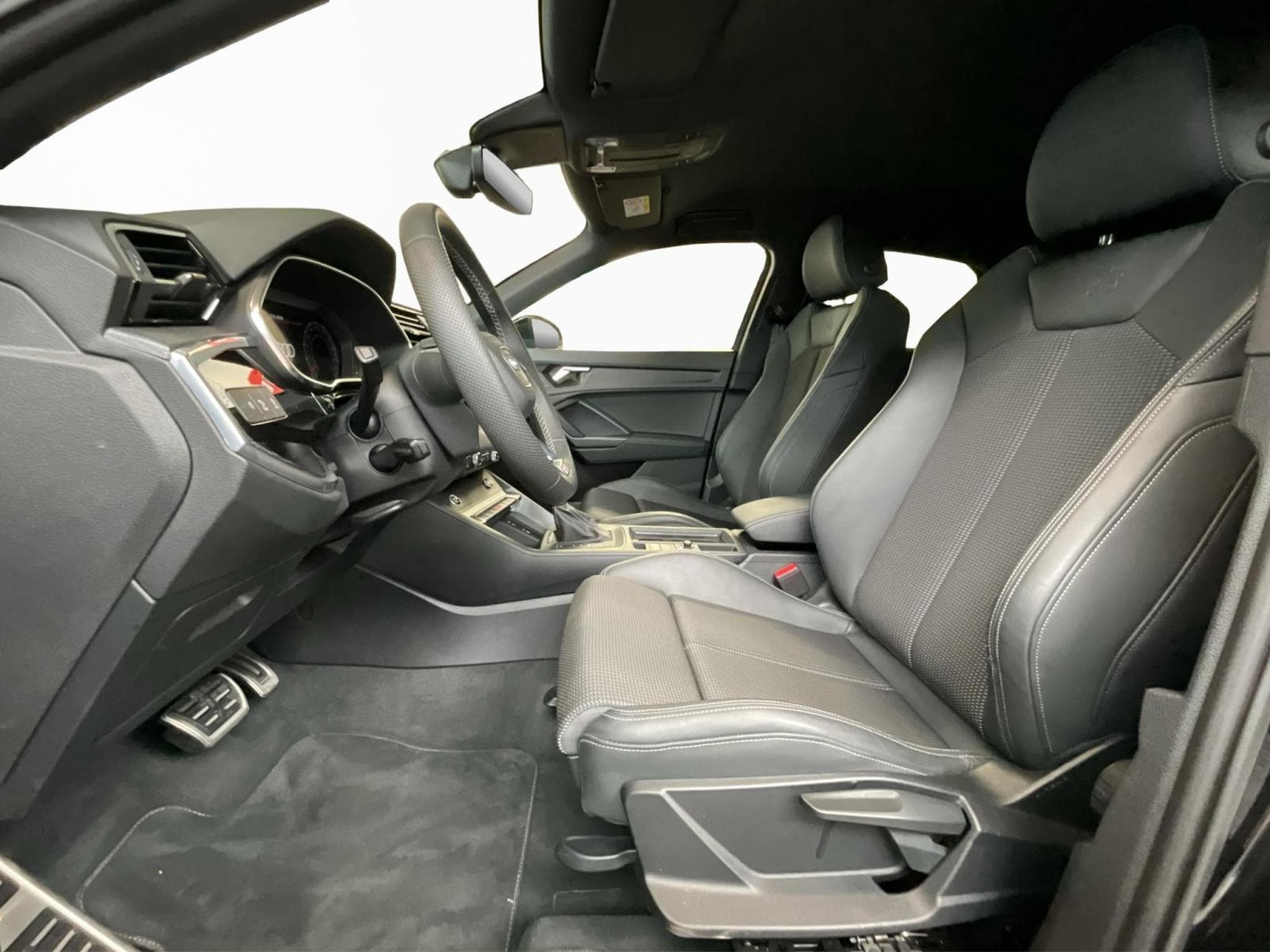 Audi Q3 SB+s-line+35TFSI+S-Tronic+P.Premium+Black-Style (2025) - Photo 9