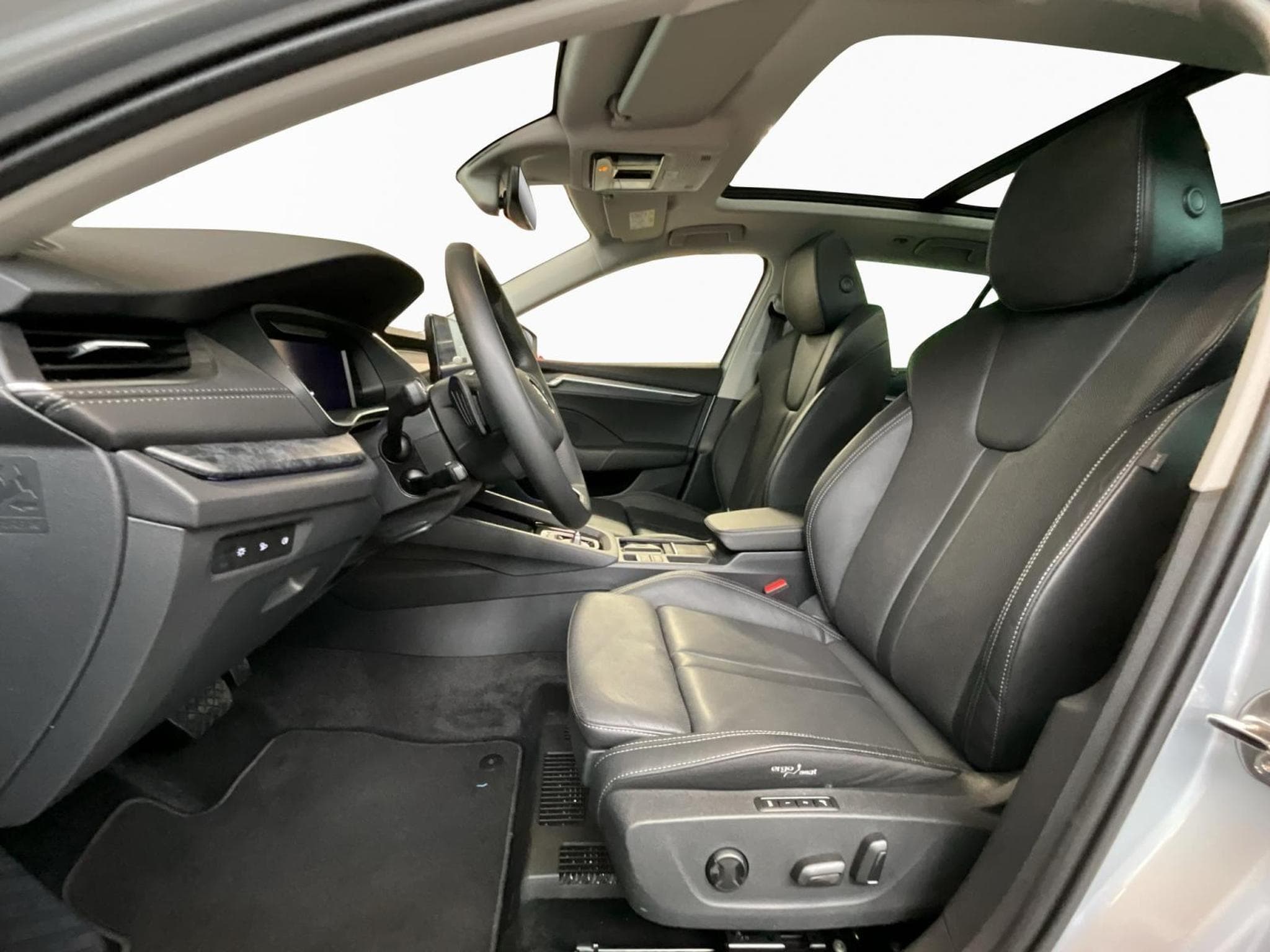Skoda Octavia Combi+Selection+DSG+P.Ultra-Noir (2025) - Photo 9