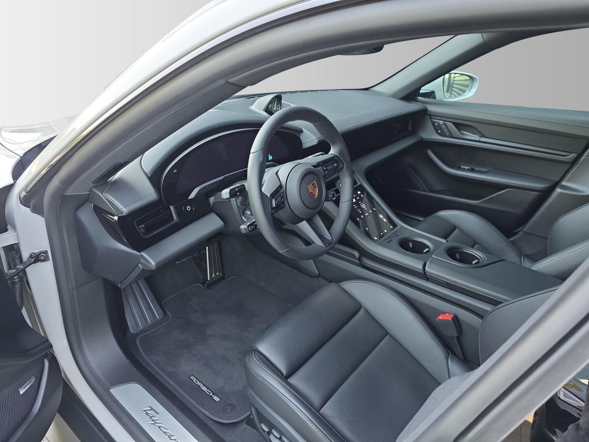 Porsche Taycan Turbo Cross Turismo (2024) - Photo 11
