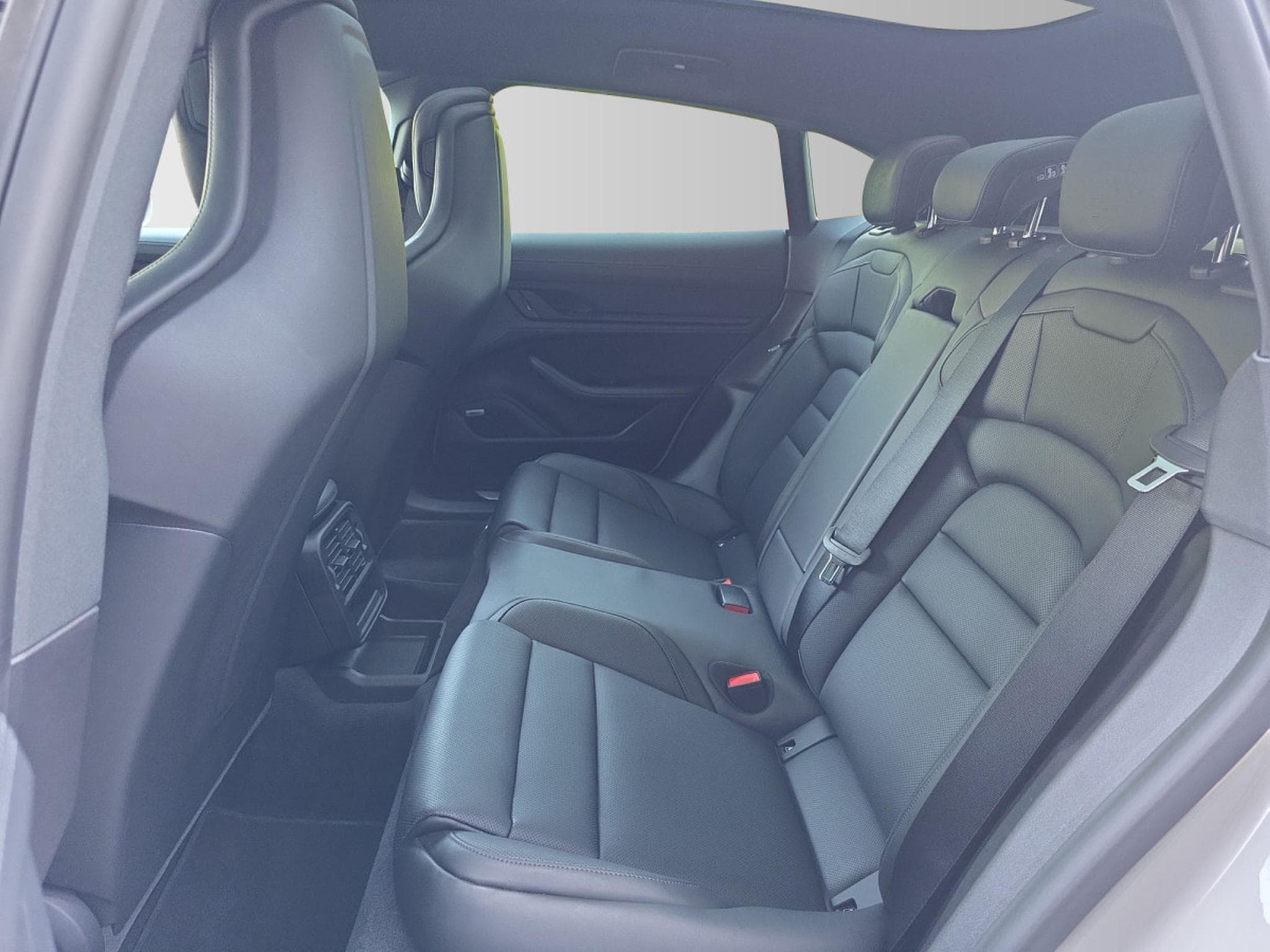 Porsche Taycan Turbo Cross Turismo (2024) - Photo 13