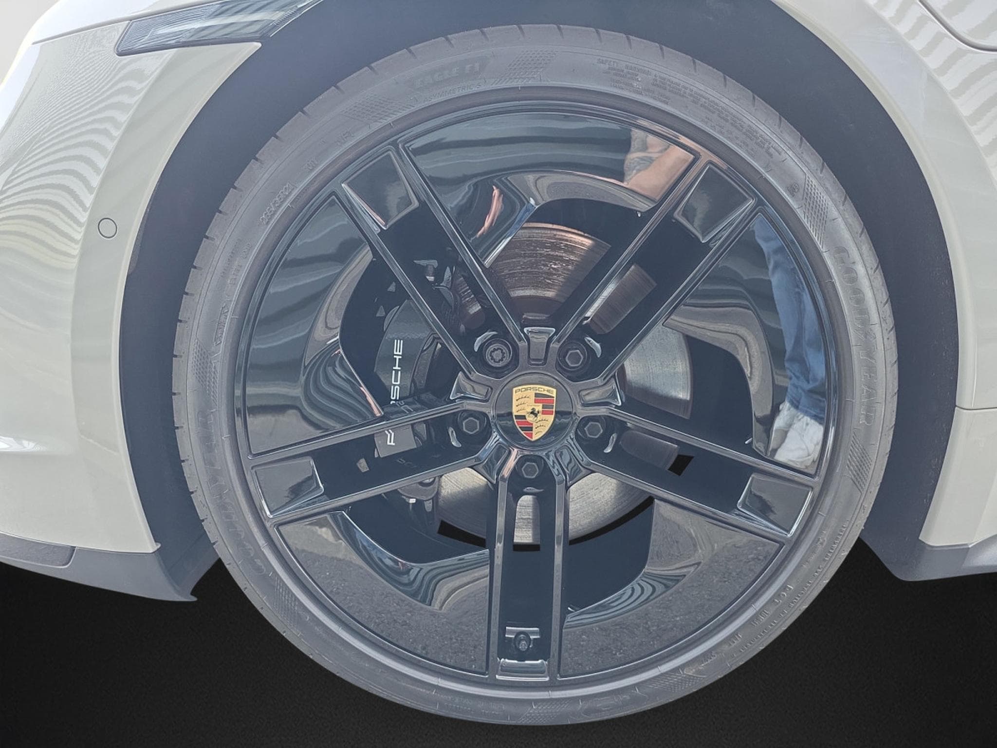 Porsche Taycan Turbo Cross Turismo (2024) - Photo 9