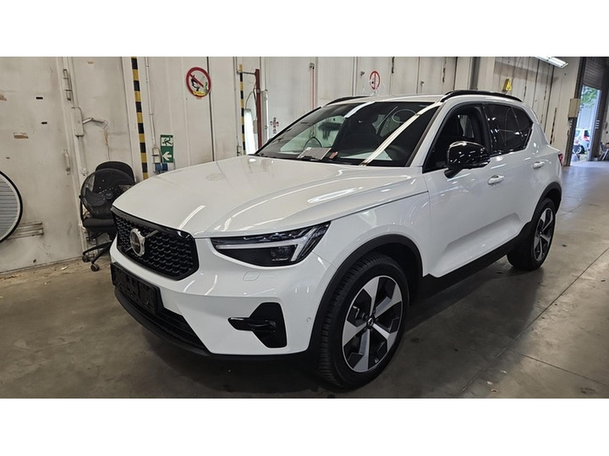 Volvo XC40 B3 Plus Dark DCT (2025) - Photo 2