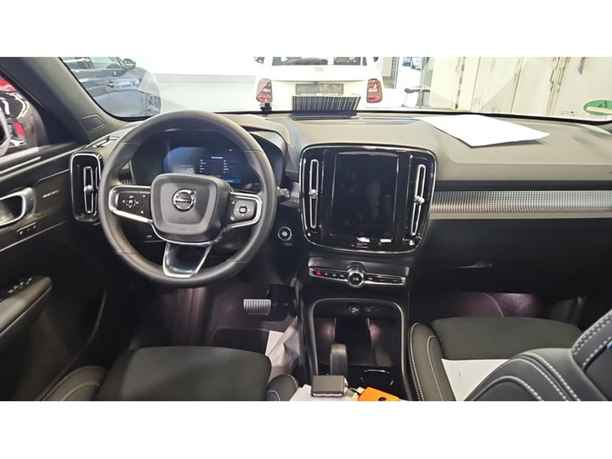 Volvo XC40 B3 Plus Dark DCT (2025) - Photo 6