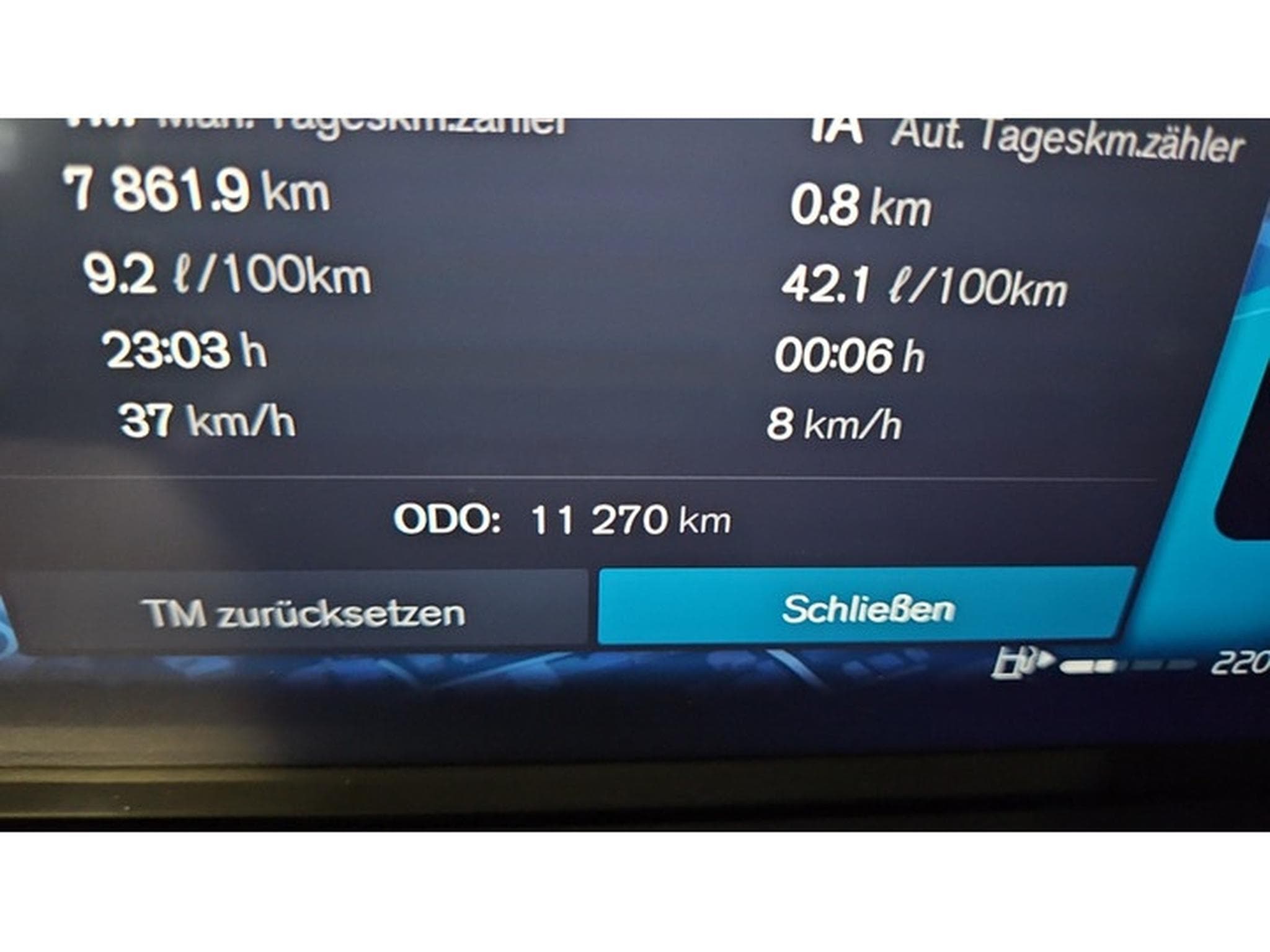 Volvo XC40 B3 Plus Dark DCT (2025) - Photo 8