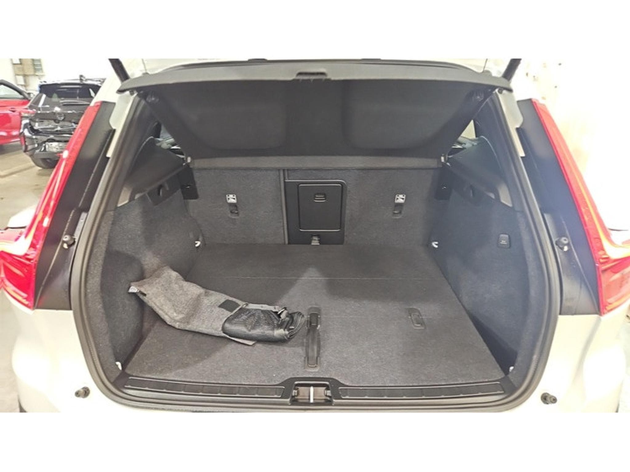Volvo XC40 B3 Plus Dark DCT (2025) - Photo 9