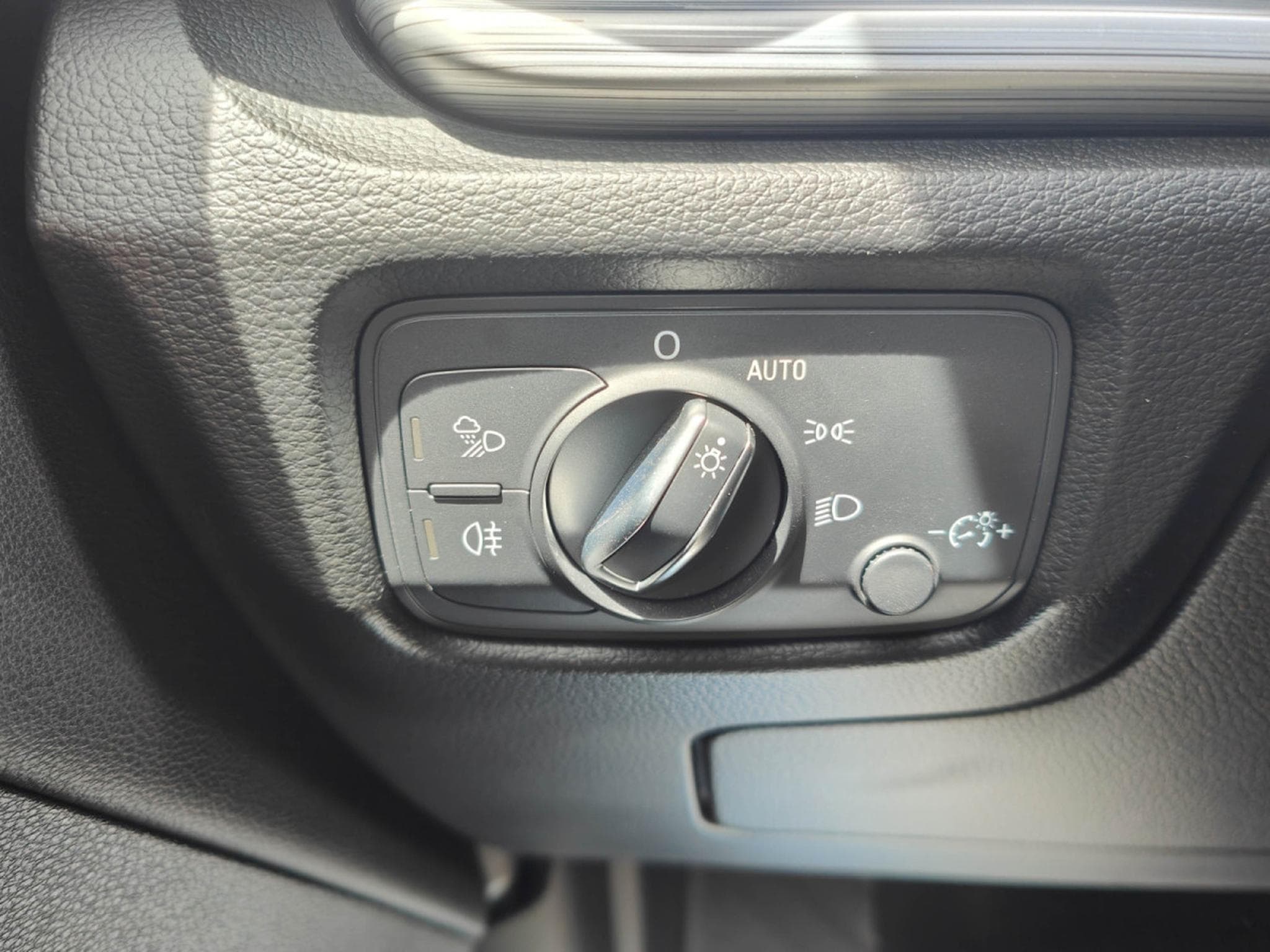 Audi A3 30 TDI AMBITION GPS CARPLAY CLIM AUTO APS AV/AR (2019) - Photo 15