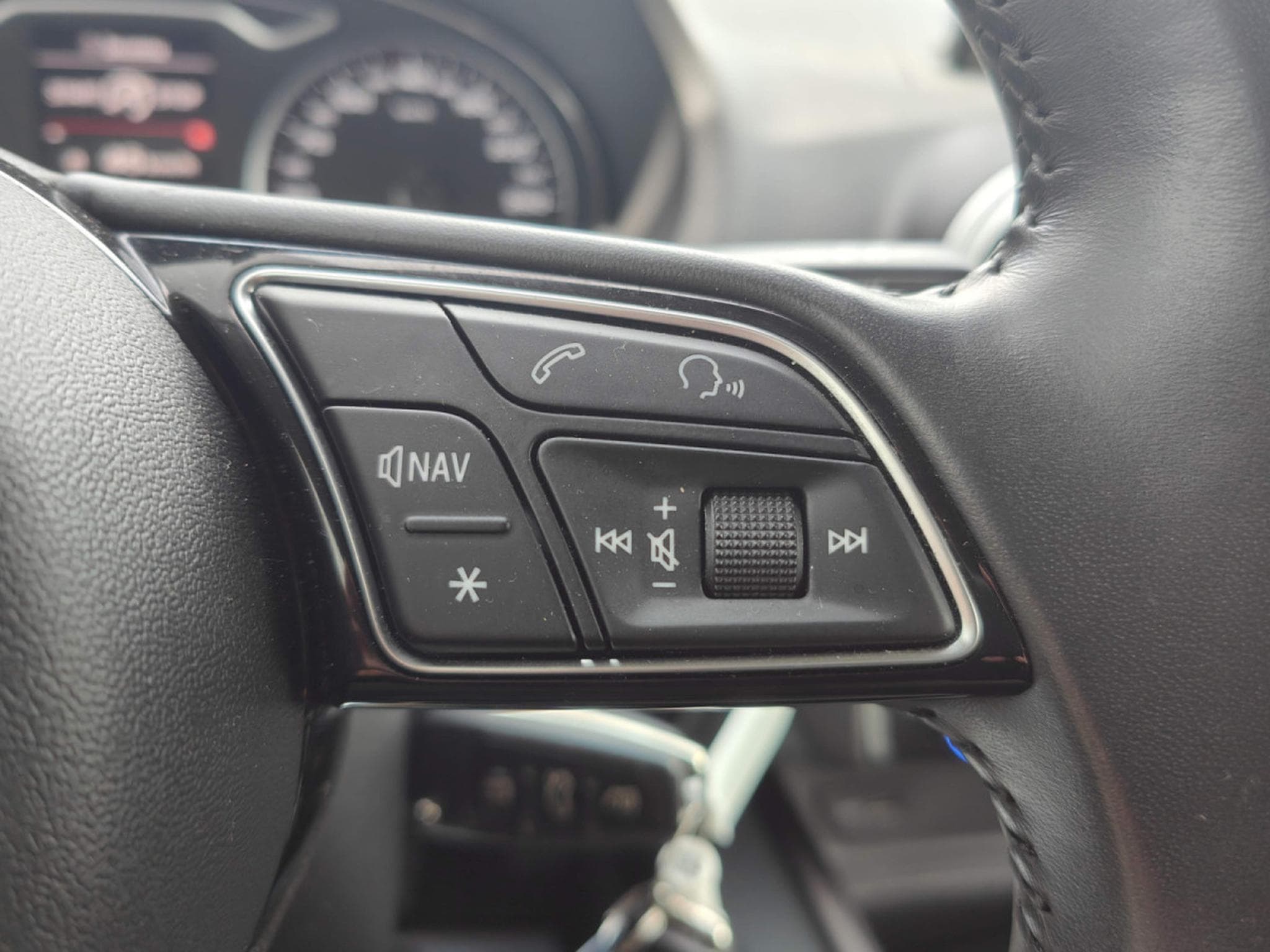 Audi A3 30 TDI AMBITION GPS CARPLAY CLIM AUTO APS AV/AR (2019) - Photo 16