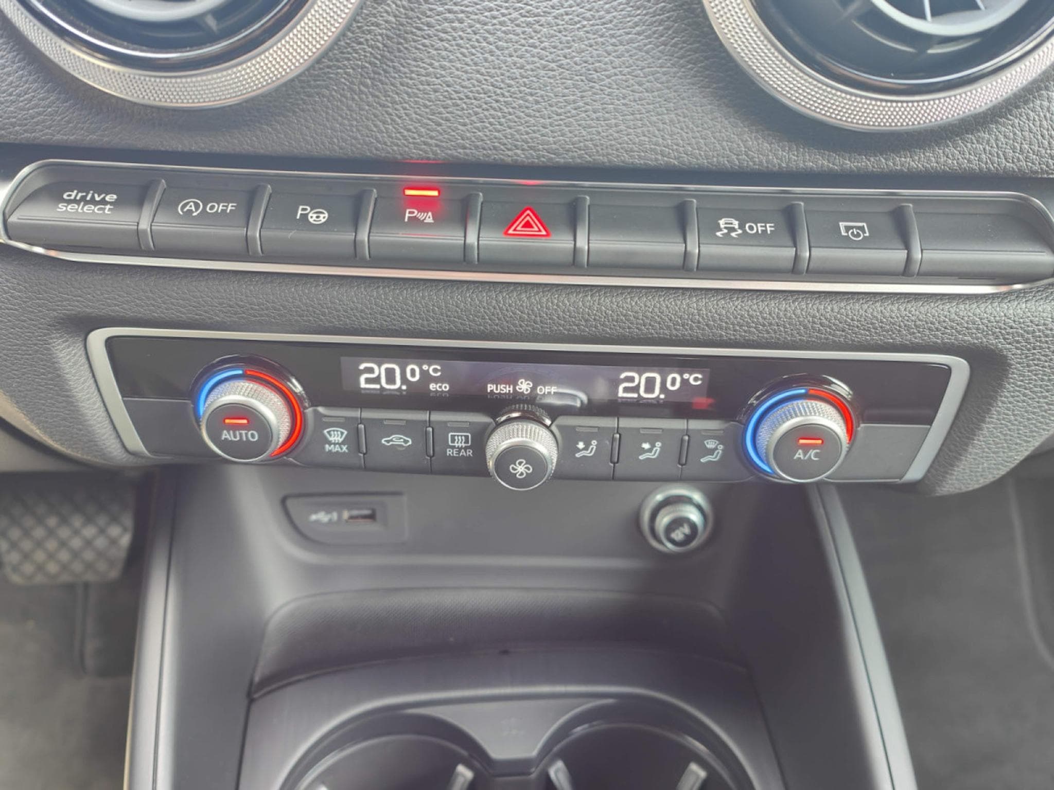 Audi A3 30 TDI AMBITION GPS CARPLAY CLIM AUTO APS AV/AR (2019) - Photo 24