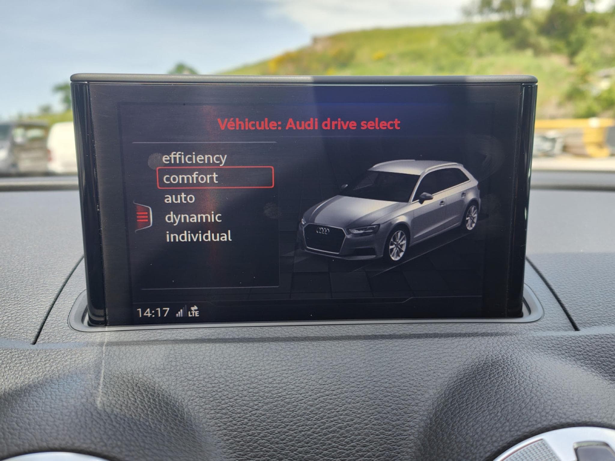 Audi A3 30 TDI AMBITION GPS CARPLAY CLIM AUTO APS AV/AR (2019) - Photo 28