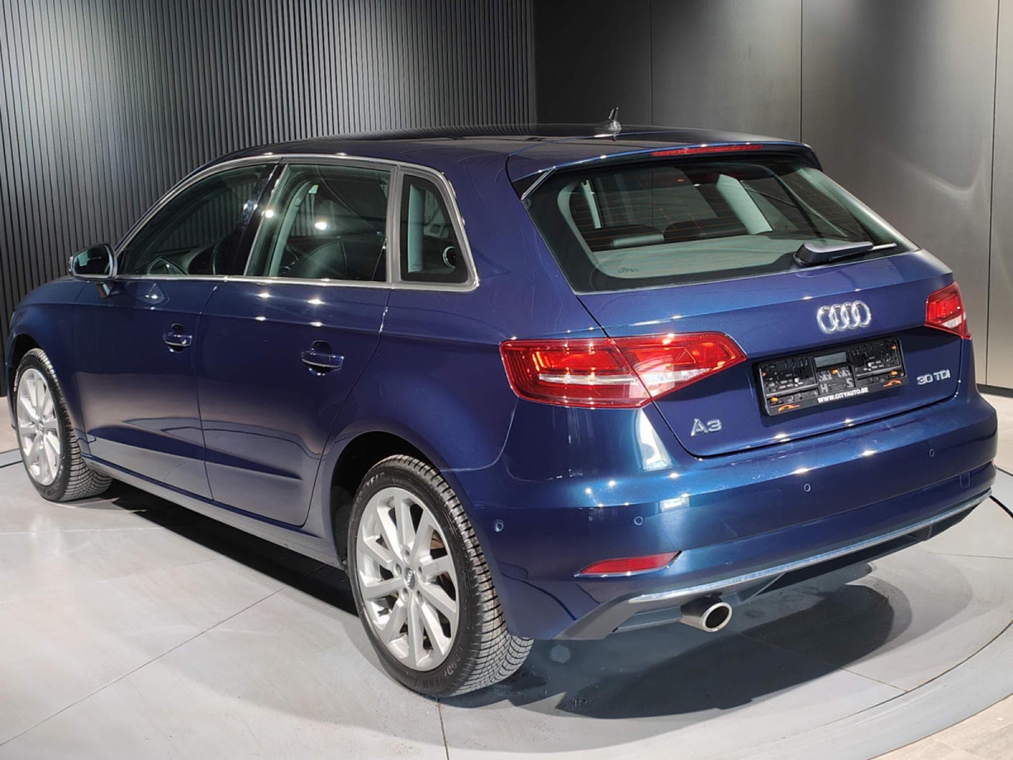 Audi A3 30 TDI AMBITION GPS CARPLAY CLIM AUTO APS AV/AR (2019) - Photo 4