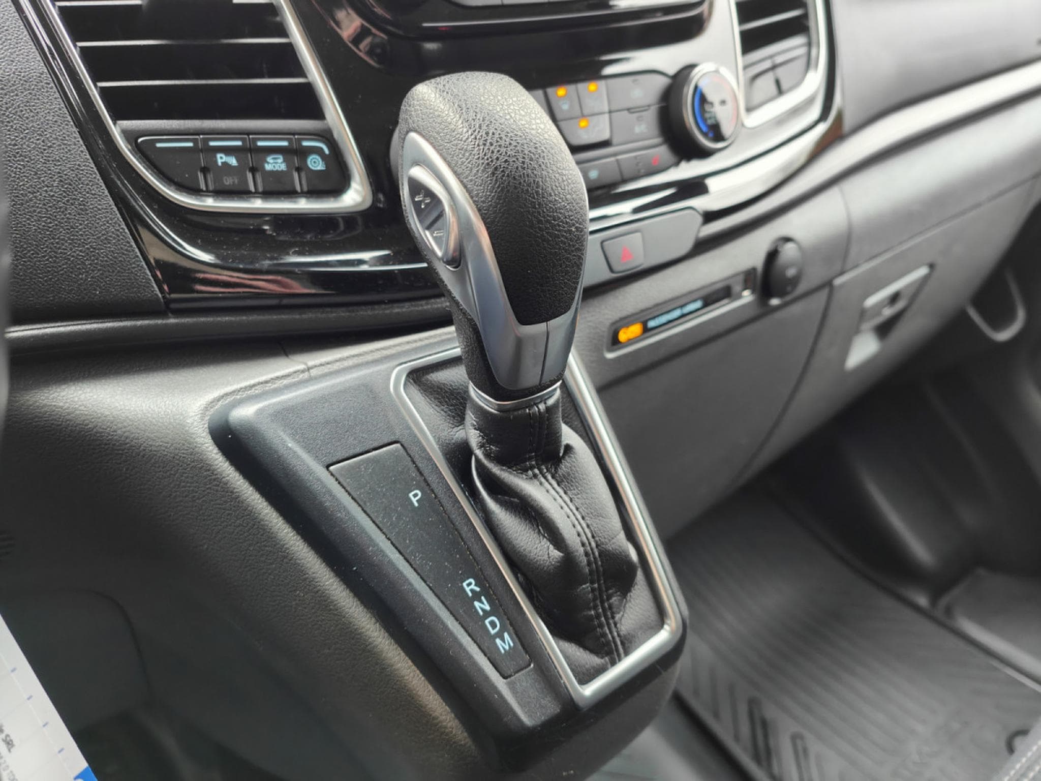 Ford Transit 2.0 TDCI BOITE AUTO 3PLACES CAMERA CARPLAY CRUISE ATTELAGE (2023) - Photo 11