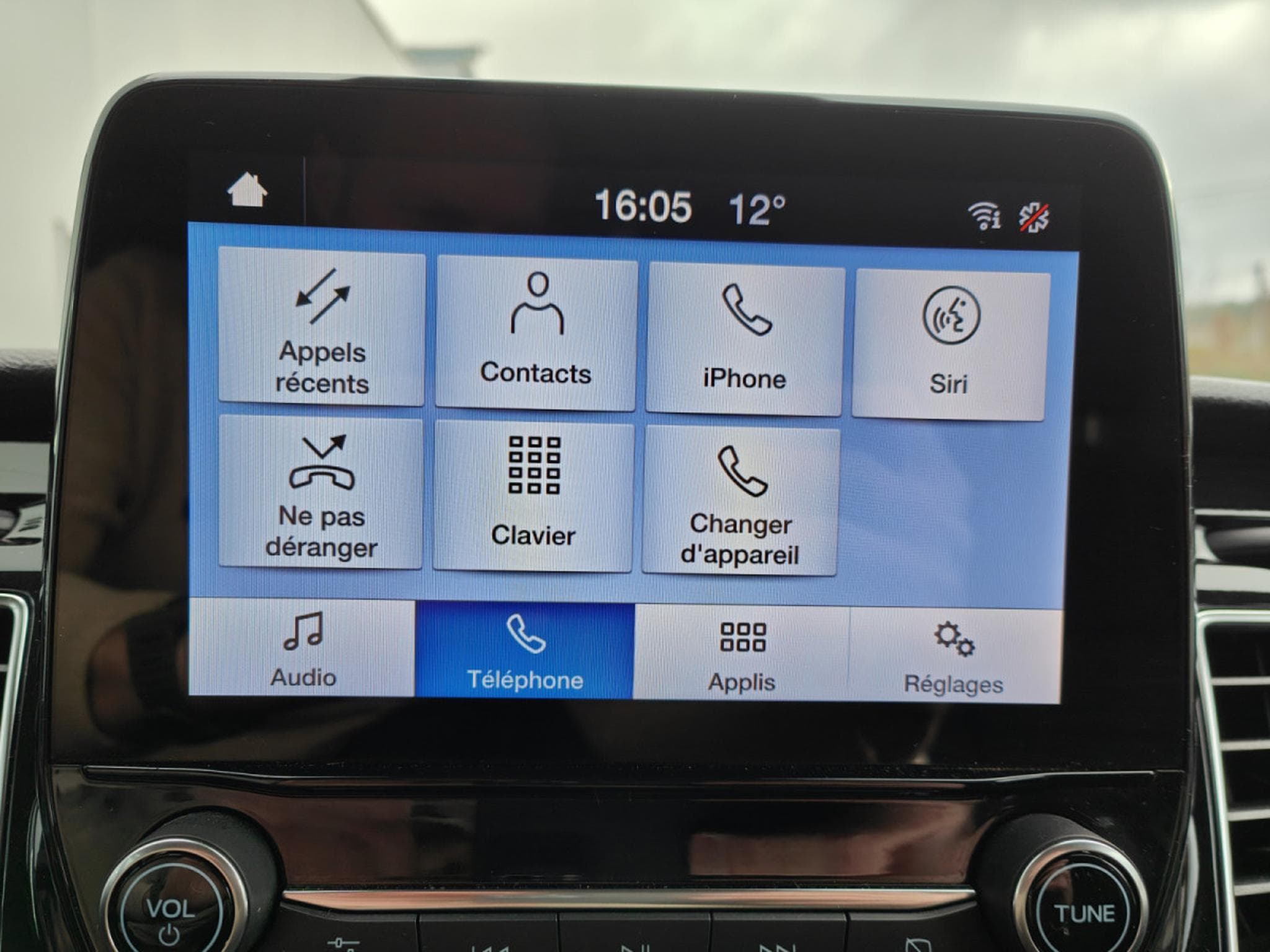 Ford Transit 2.0 TDCI BOITE AUTO 3PLACES CAMERA CARPLAY CRUISE ATTELAGE (2023) - Photo 14