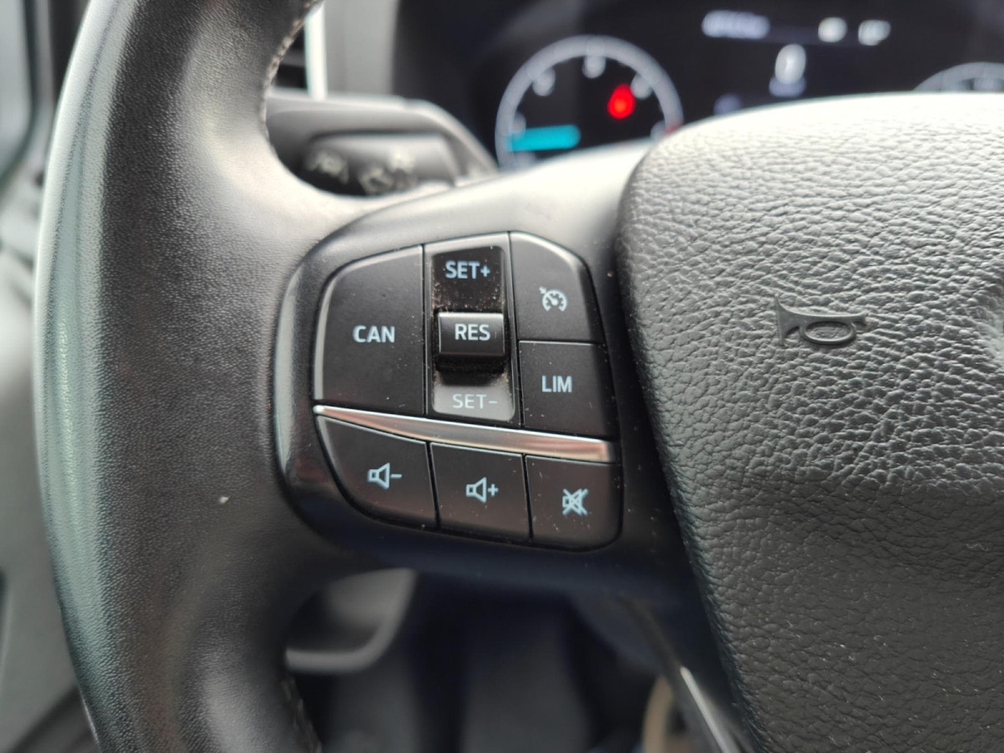Ford Transit 2.0 TDCI BOITE AUTO 3PLACES CAMERA CARPLAY CRUISE ATTELAGE (2023) - Photo 18