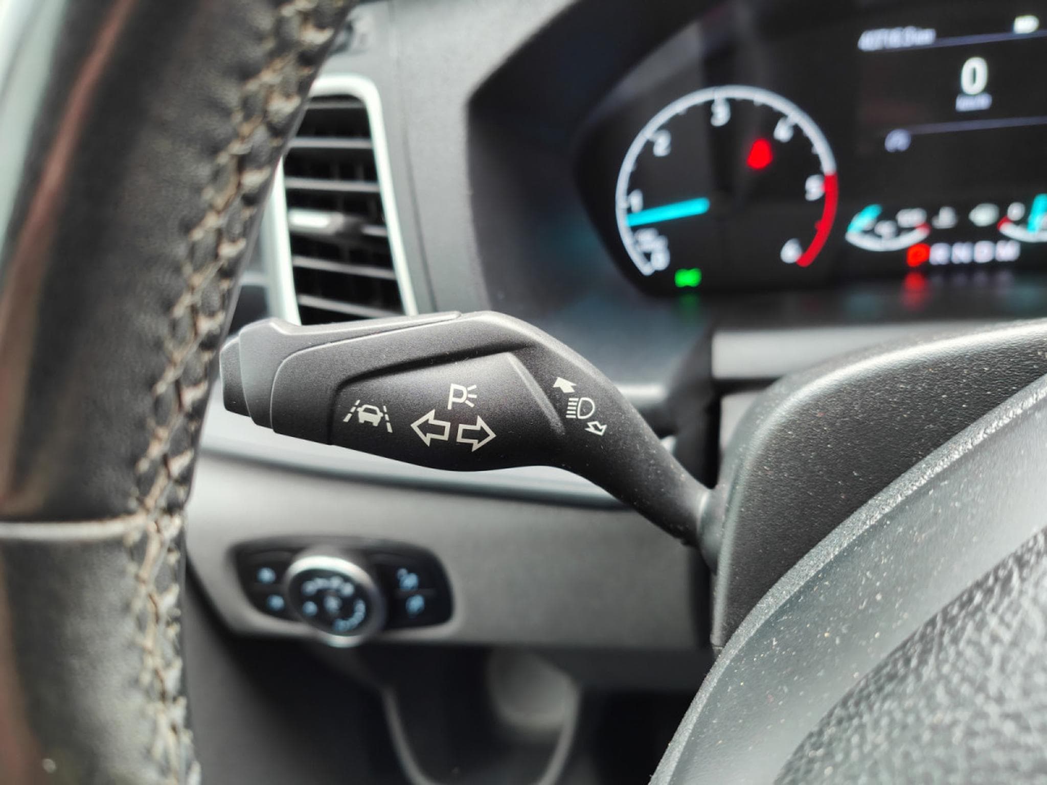 Ford Transit 2.0 TDCI BOITE AUTO 3PLACES CAMERA CARPLAY CRUISE ATTELAGE (2023) - Photo 20