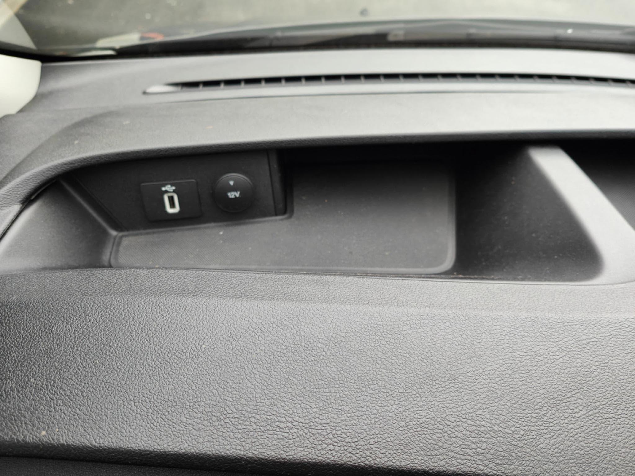 Ford Transit 2.0 TDCI BOITE AUTO 3PLACES CAMERA CARPLAY CRUISE ATTELAGE (2023) - Photo 21