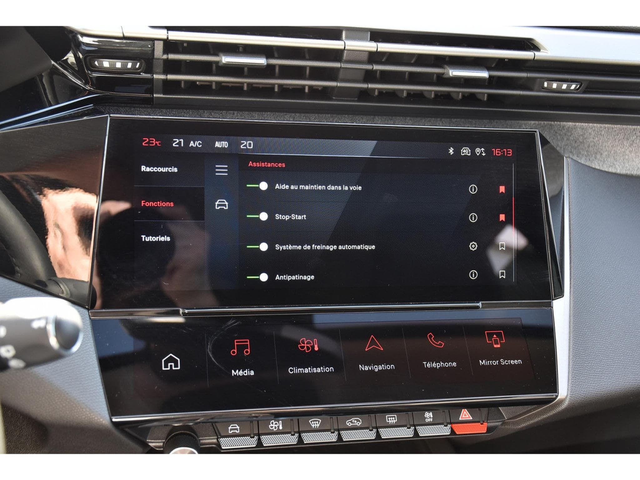 Peugeot 308 1.2 Hybrid 145 e-DCS6 Allure ACC LANE GPS CAM360 1° MAIN (2025) - Photo 16