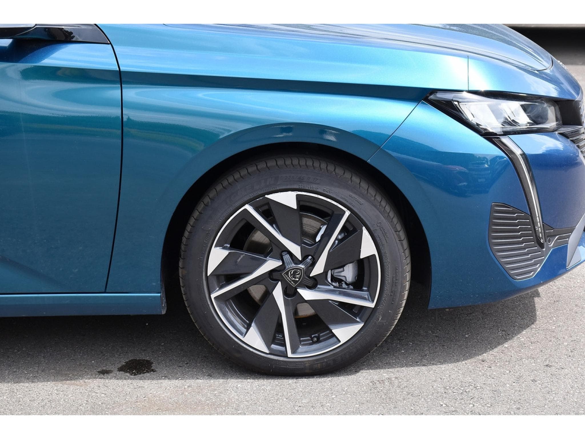 Peugeot 308 1.2 Hybrid 145 e-DCS6 Allure ACC LANE GPS CAM360 1° MAIN (2025) - Photo 5