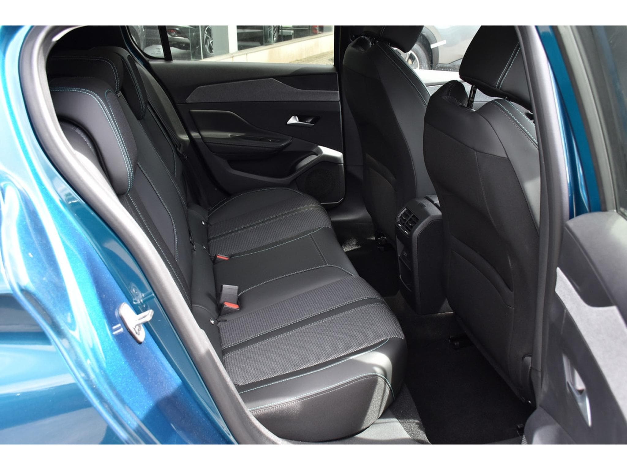 Peugeot 308 1.2 Hybrid 145 e-DCS6 Allure ACC LANE GPS CAM360 1° MAIN (2025) - Photo 8