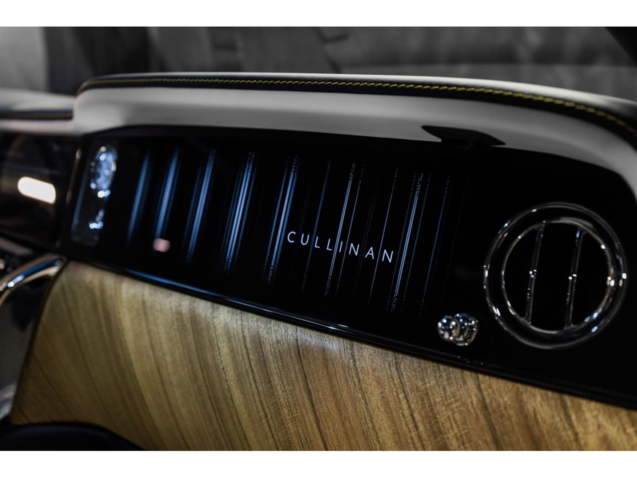 Rolls-Royce Cullinan 6.75 V12 - Midnight Sapphire (2026) - Photo 12