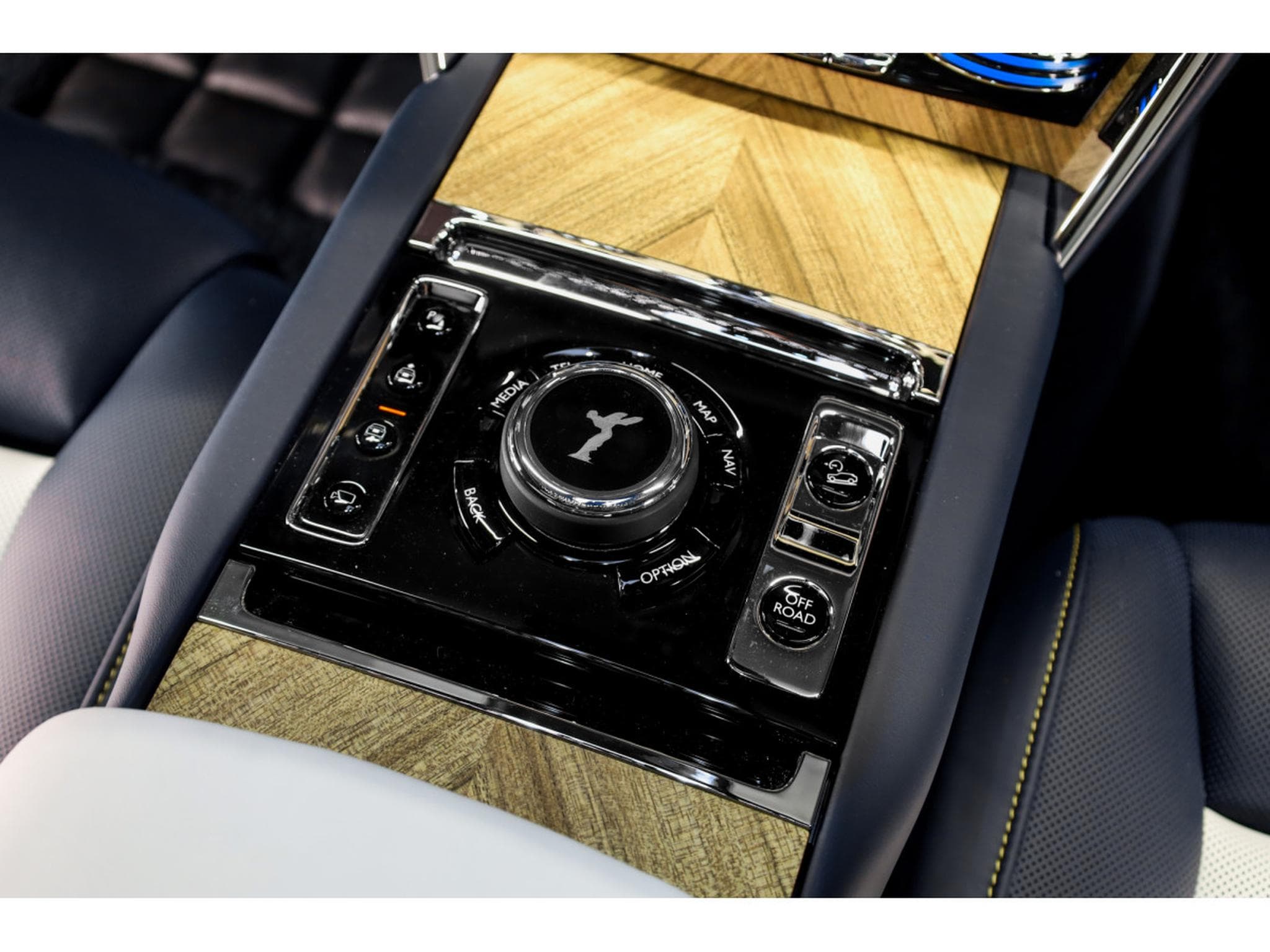 Rolls-Royce Cullinan 6.75 V12 - Midnight Sapphire (2026) - Photo 19
