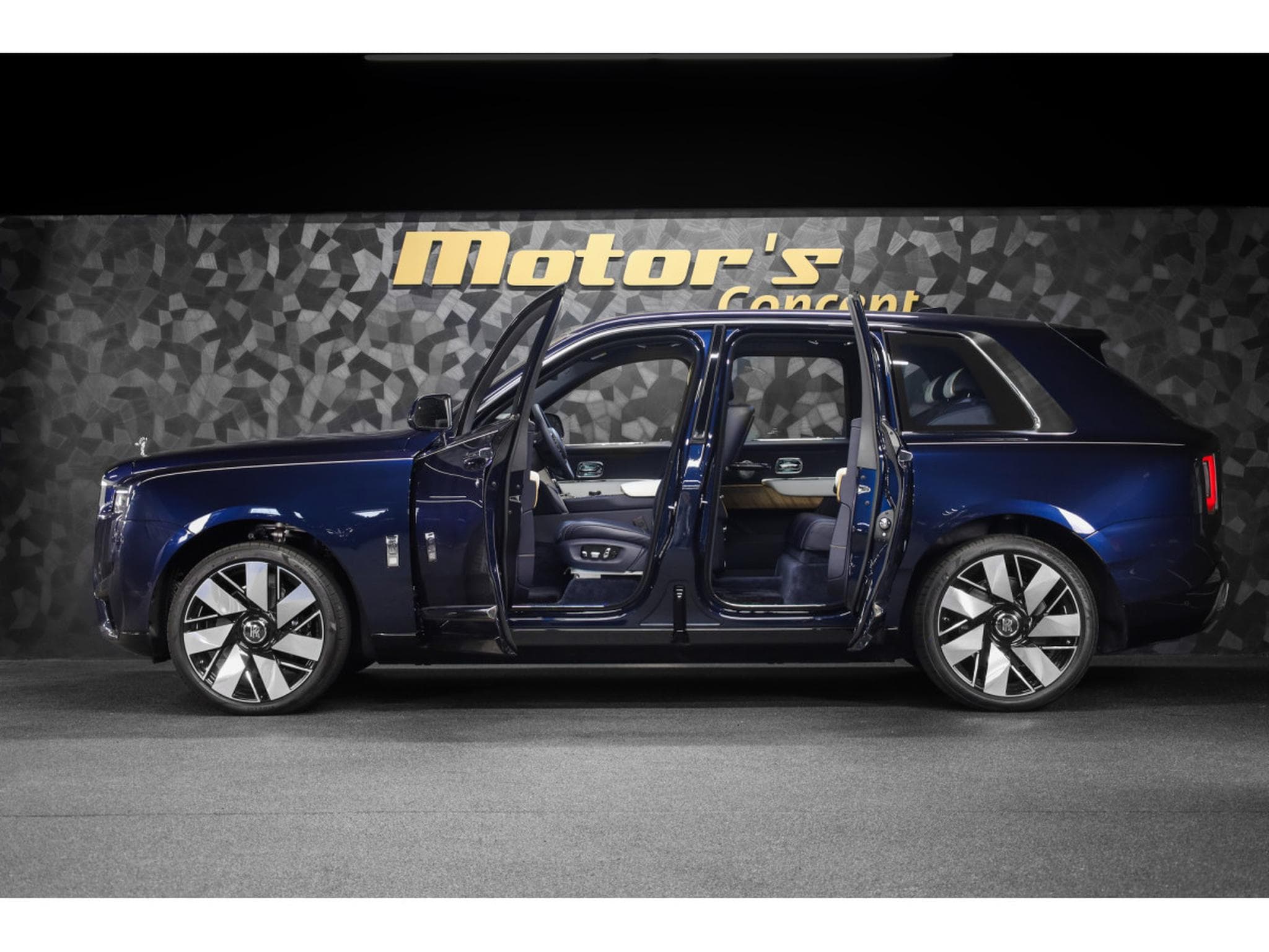 Rolls-Royce Cullinan 6.75 V12 - Midnight Sapphire (2026) - Photo 2