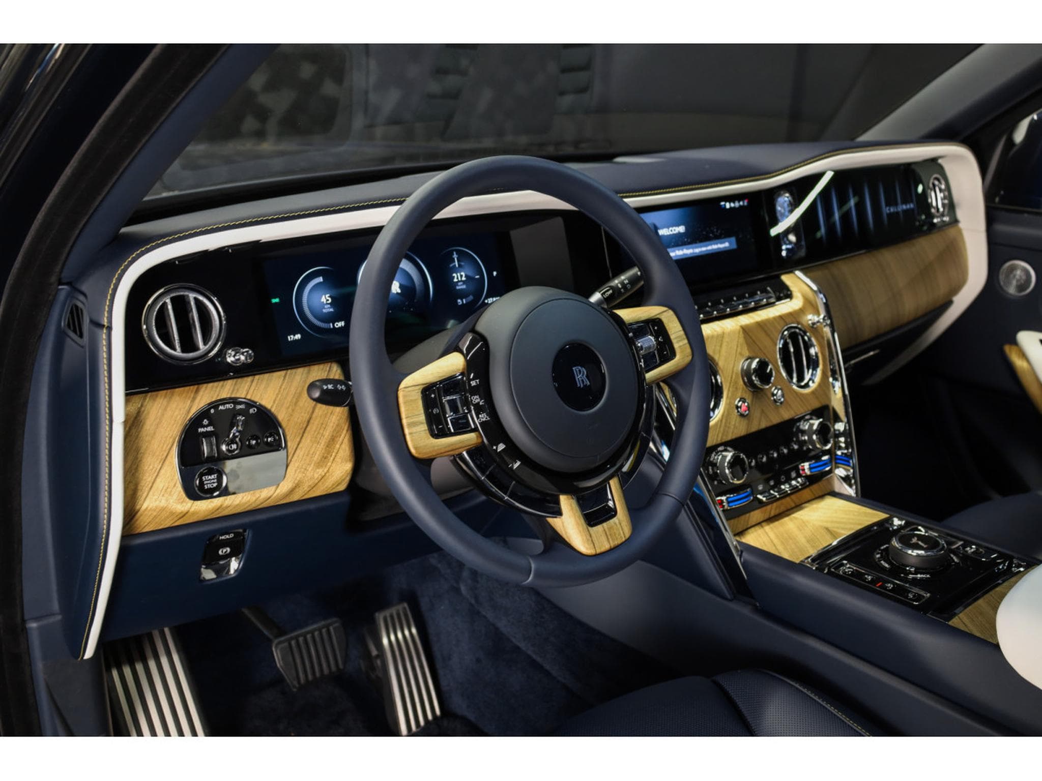 Rolls-Royce Cullinan 6.75 V12 - Midnight Sapphire (2026) - Photo 29