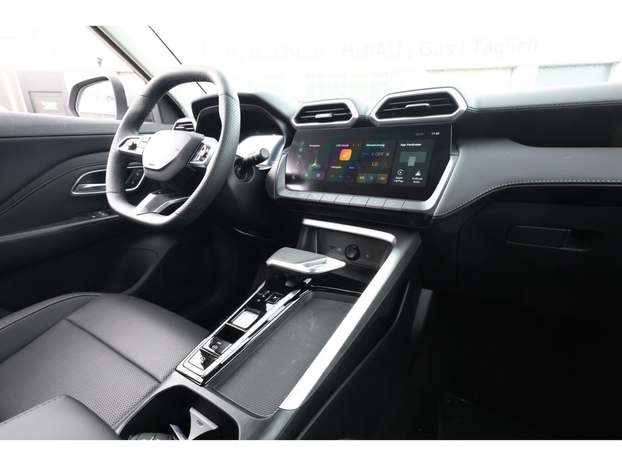 MG ZS 1.5 PHEV 197 Auto  Luxury (2026) - Photo 9