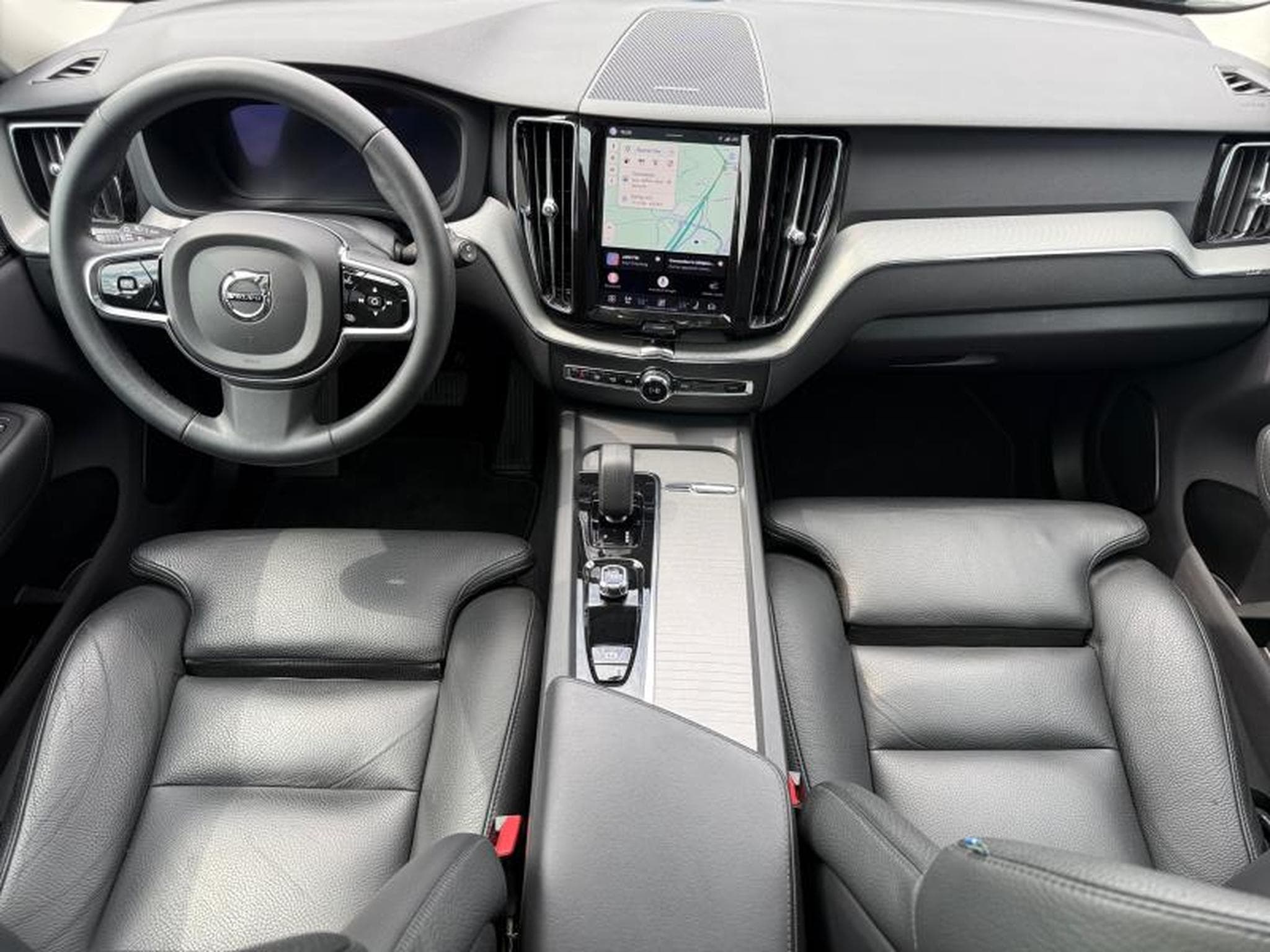 Volvo XC60 B4 Plus Dark / Essence (2024) - Photo 10
