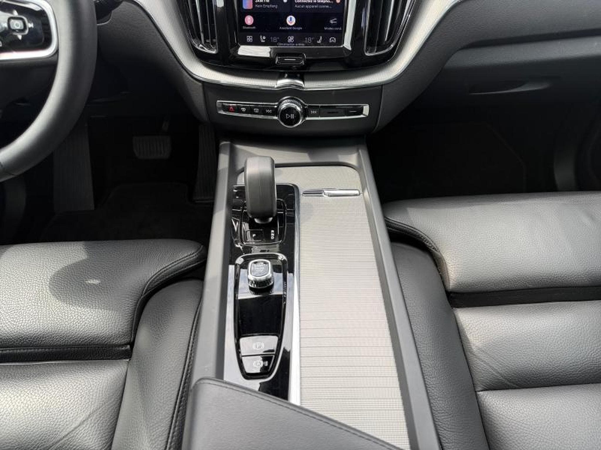 Volvo XC60 B4 Plus Dark / Essence (2024) - Photo 11