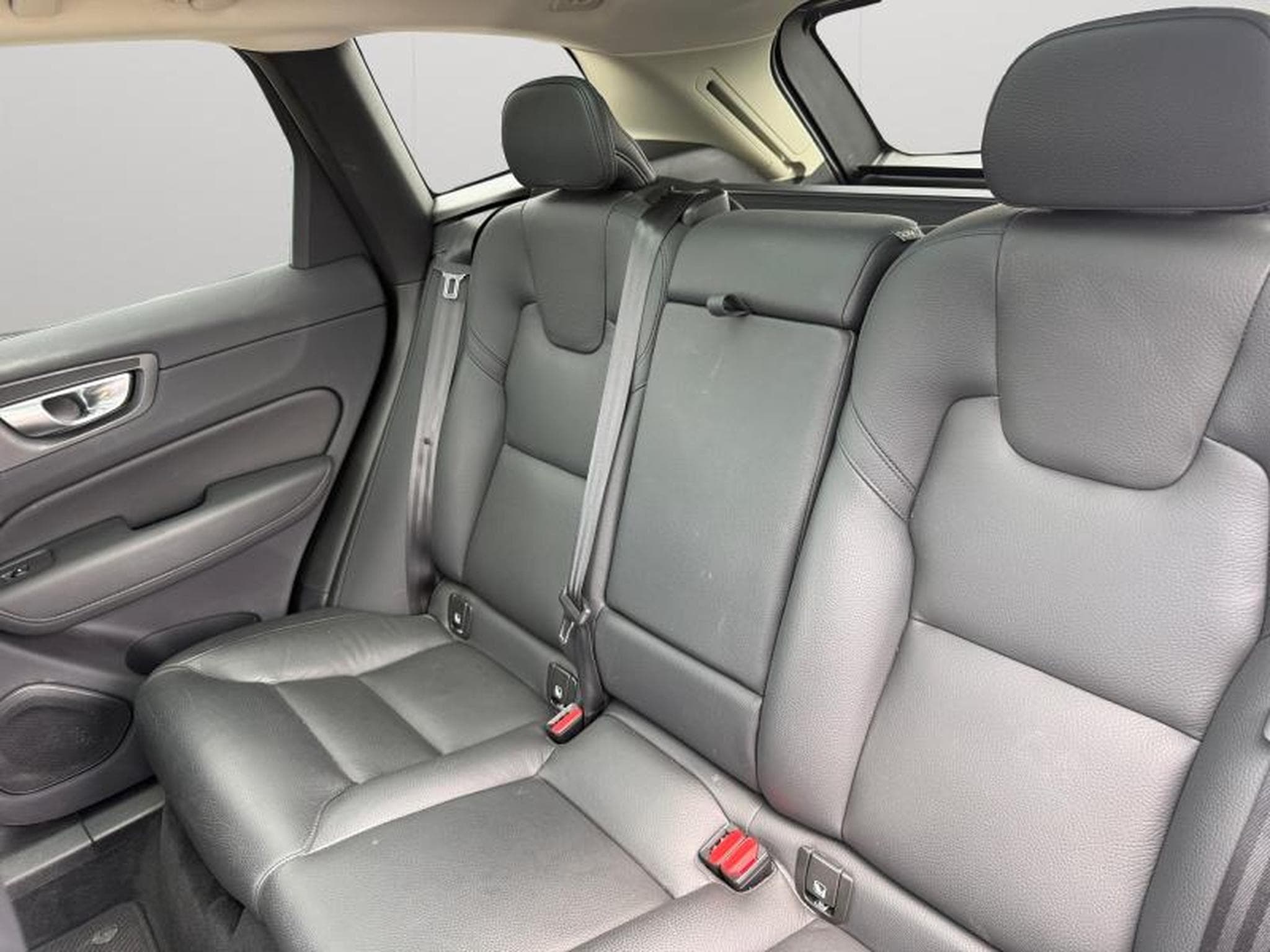 Volvo XC60 B4 Plus Dark / Essence (2024) - Photo 13