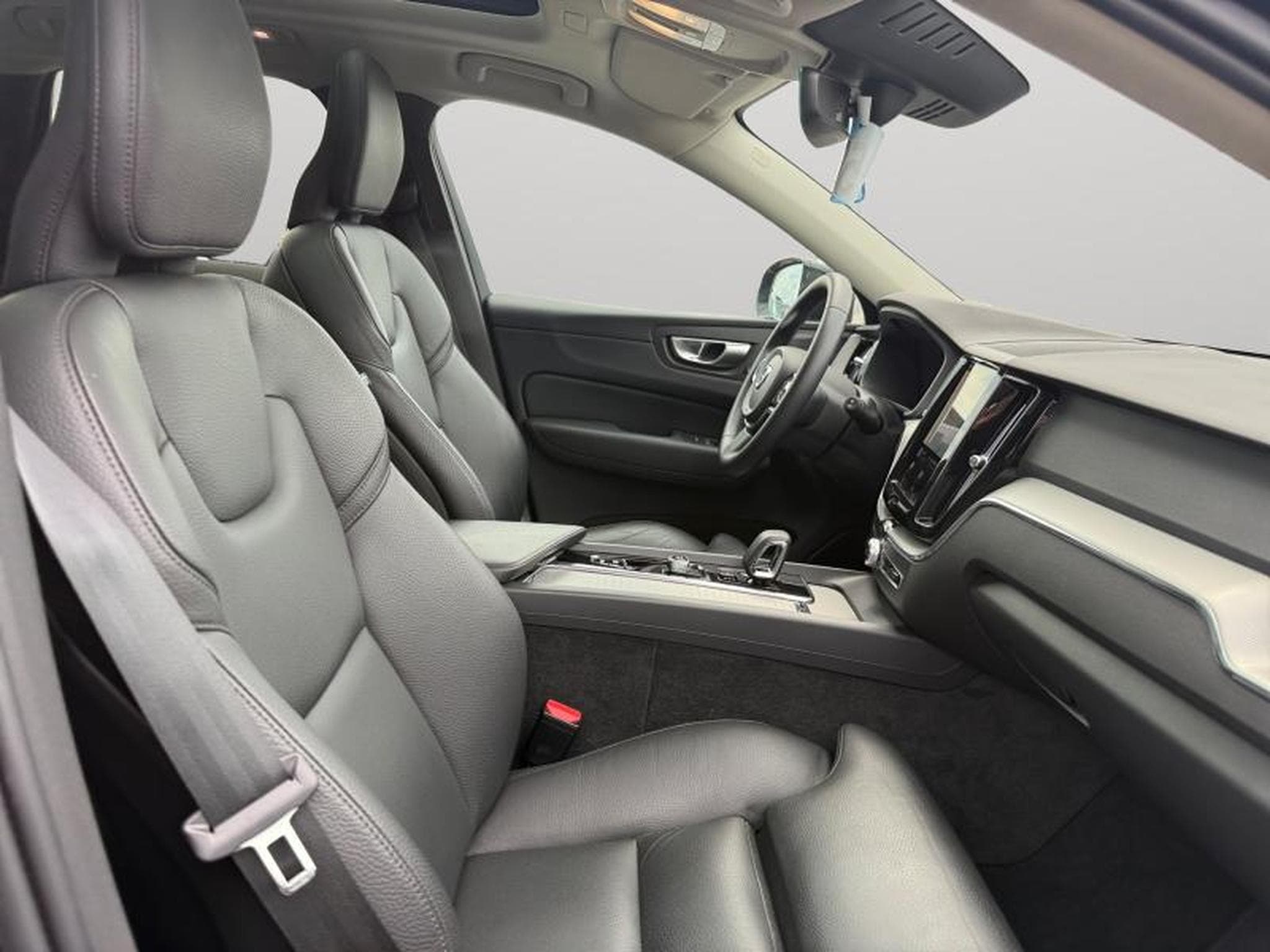Volvo XC60 B4 Plus Dark / Essence (2024) - Photo 15