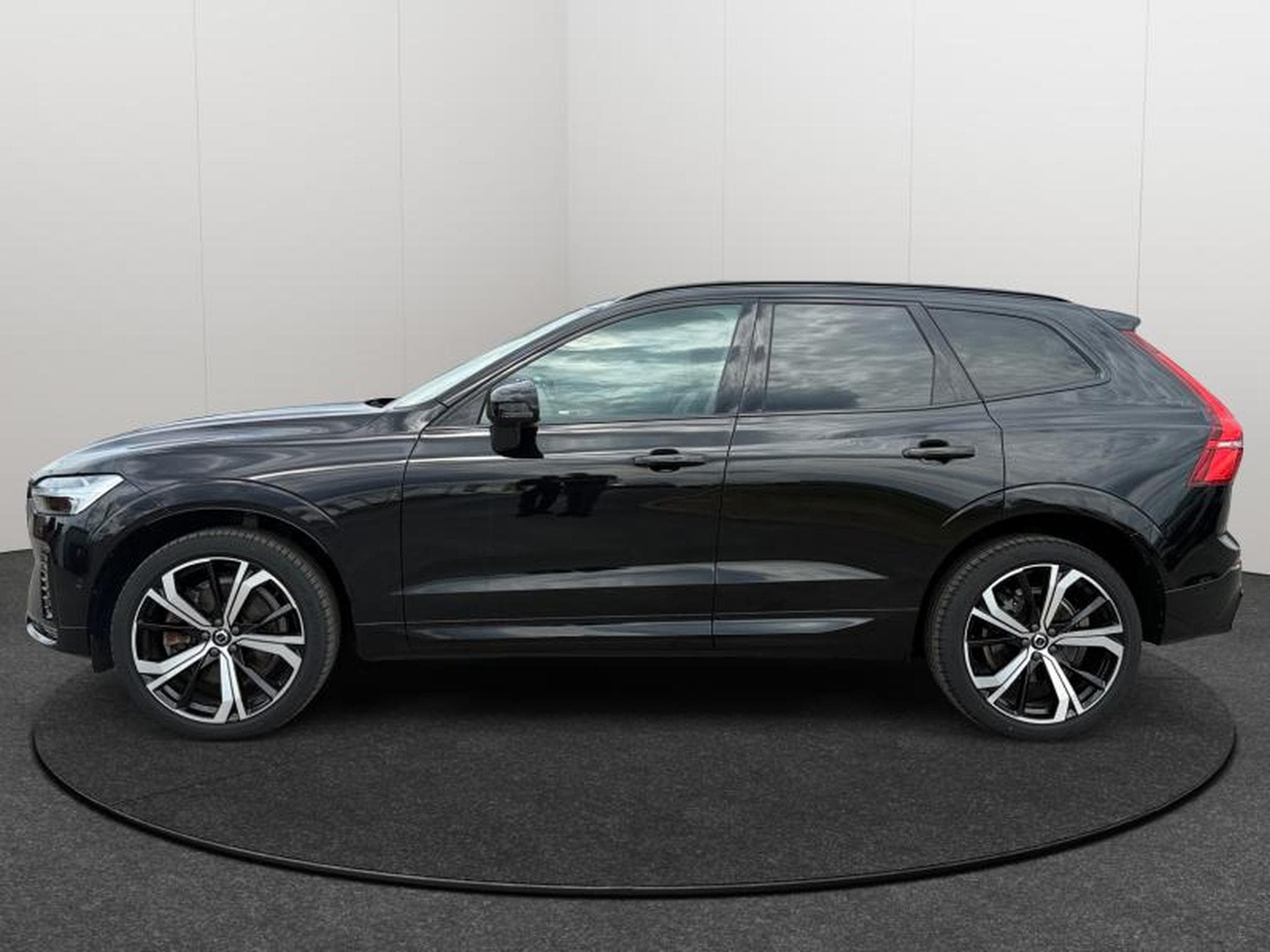 Volvo XC60 B4 Plus Dark / Essence (2024) - Photo 2