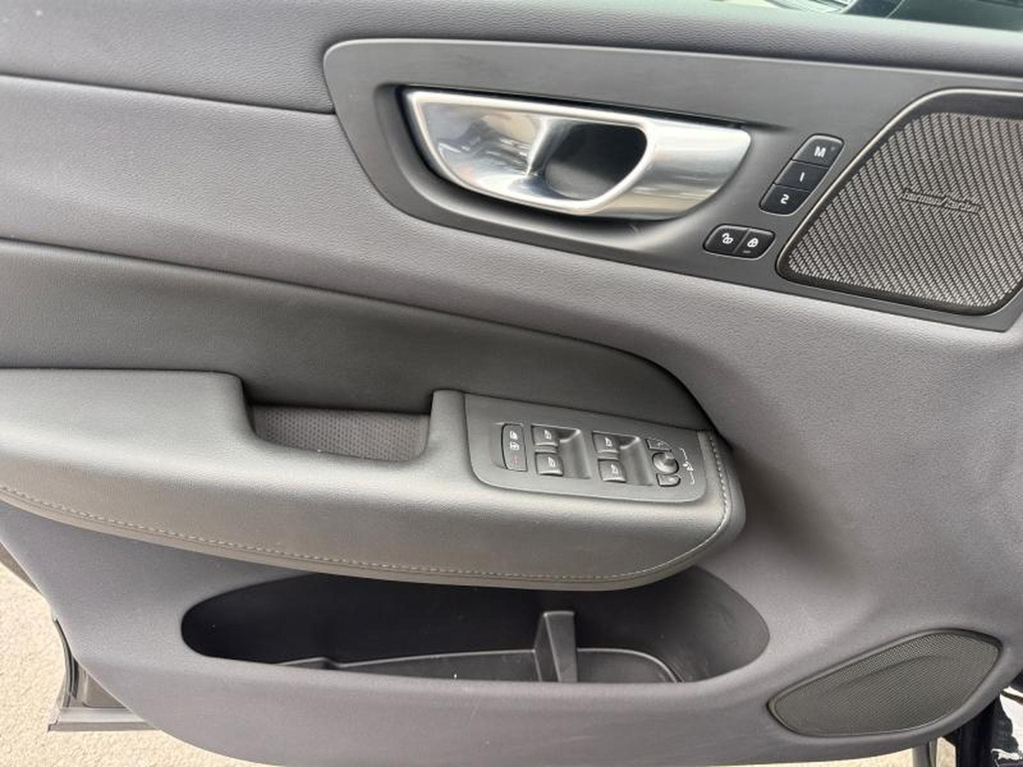 Volvo XC60 B4 Plus Dark / Essence (2024) - Photo 20