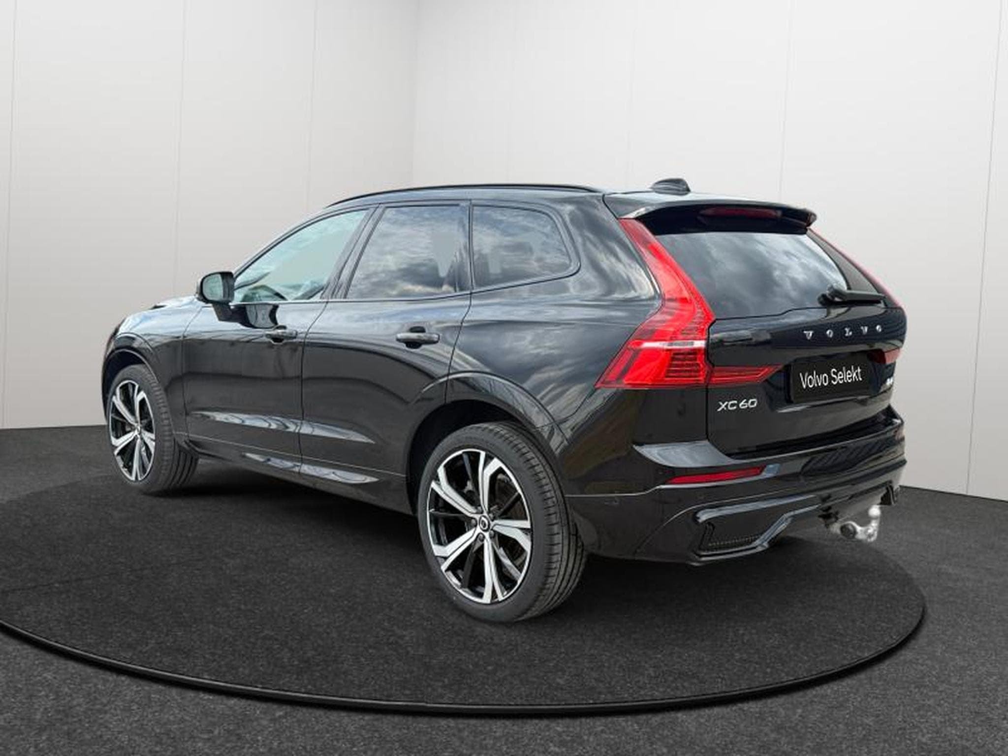Volvo XC60 B4 Plus Dark / Essence (2024) - Photo 3