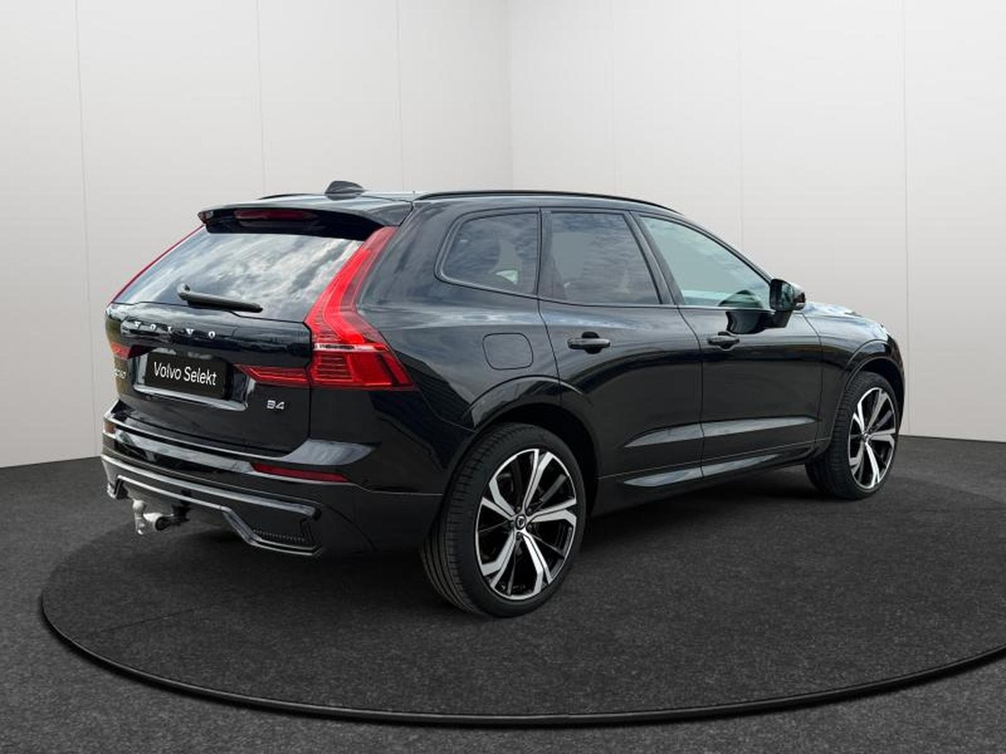 Volvo XC60 B4 Plus Dark / Essence (2024) - Photo 5