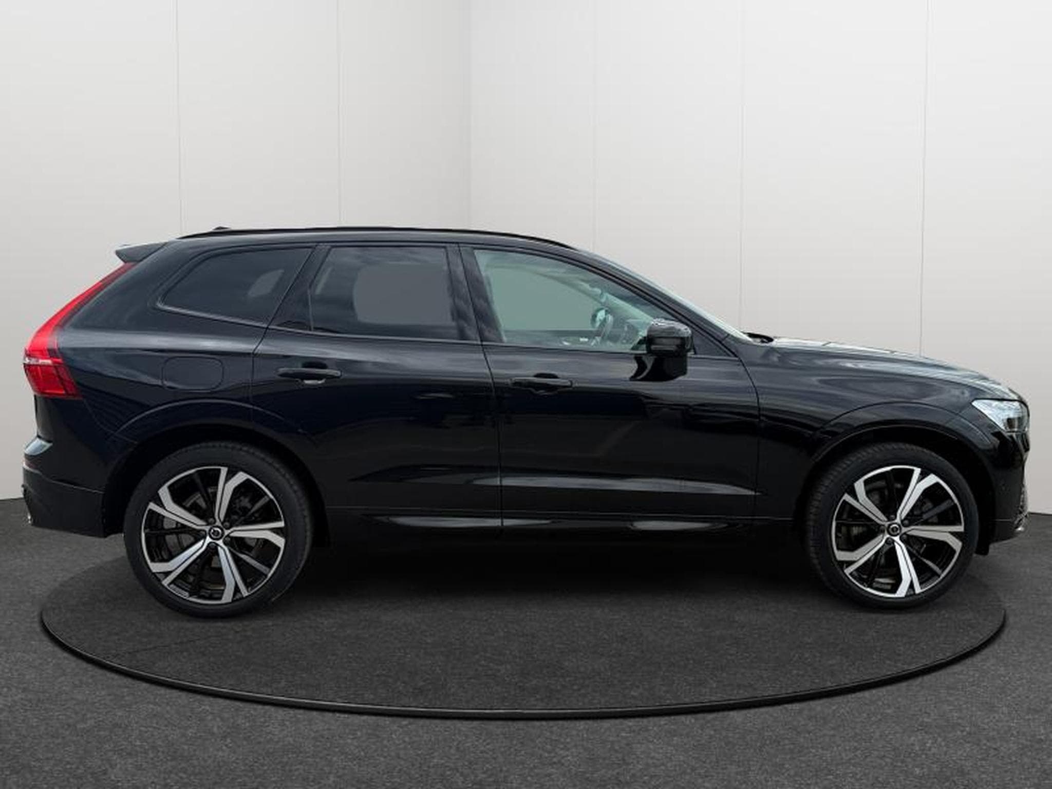Volvo XC60 B4 Plus Dark / Essence (2024) - Photo 6