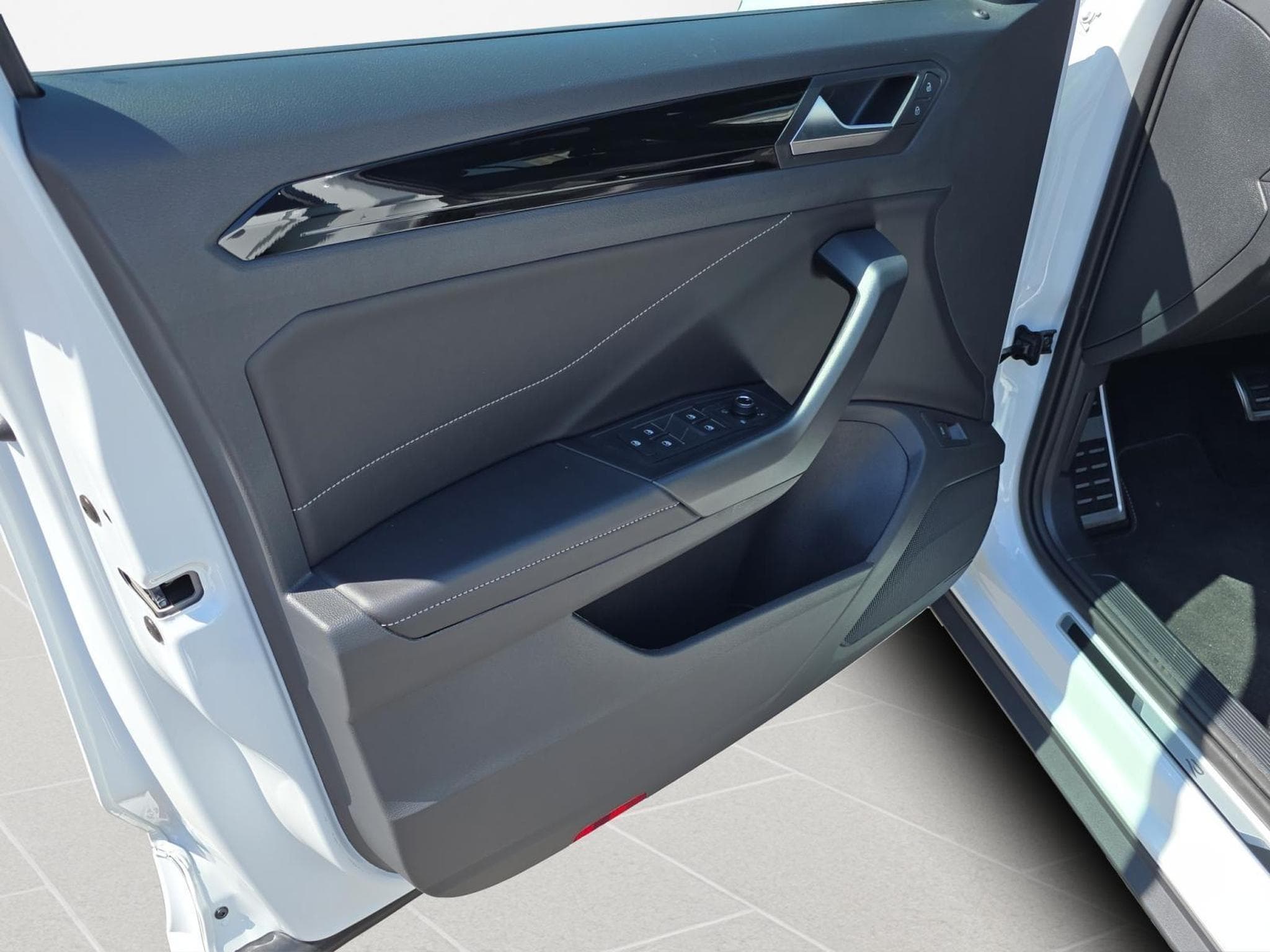VW T-Roc R-Line (2026) - Photo 14